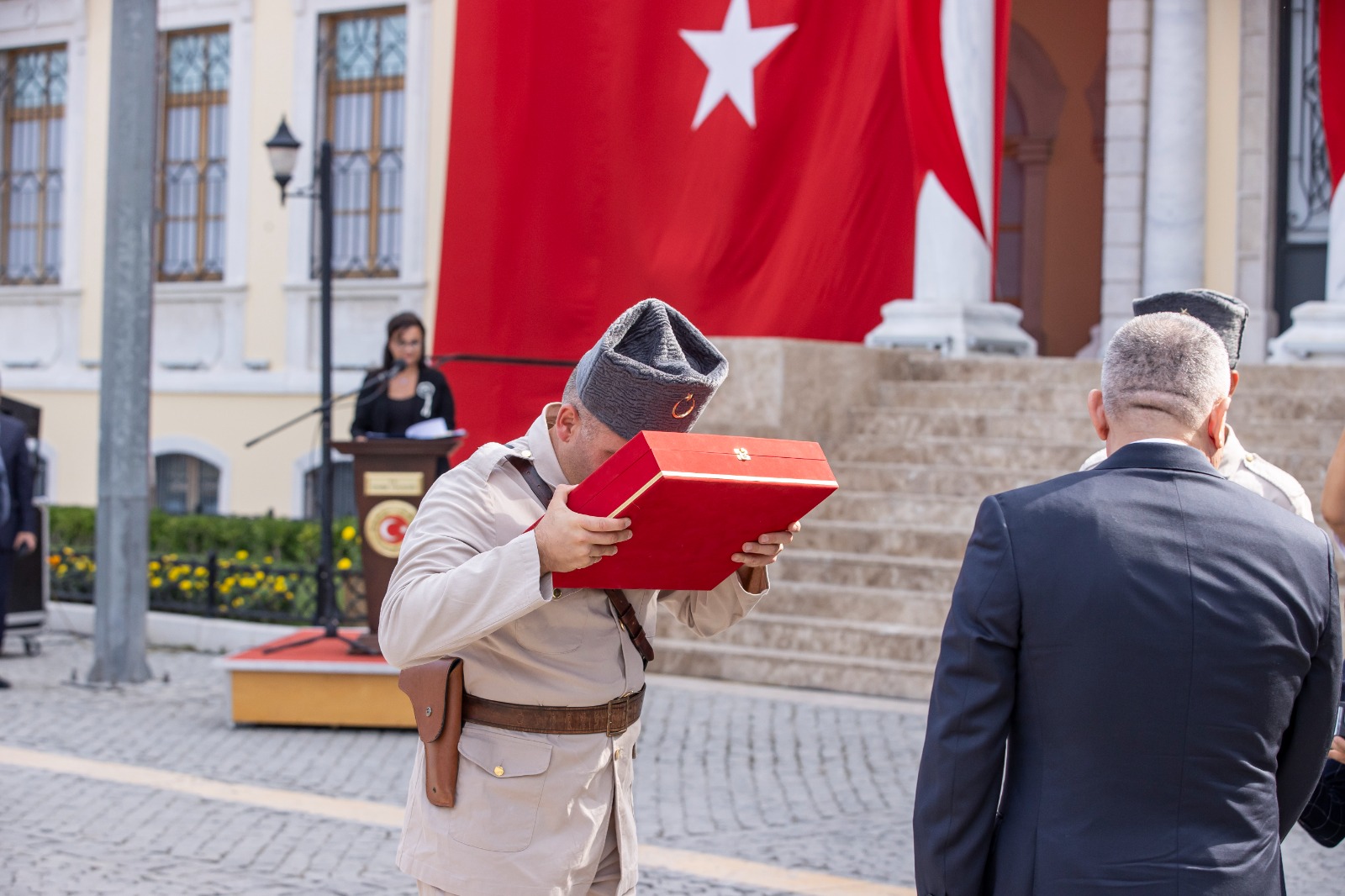 Süvari birlikleri, kentin kurtuluşunu simgeleyen tarihi sahneyi canlandırdı