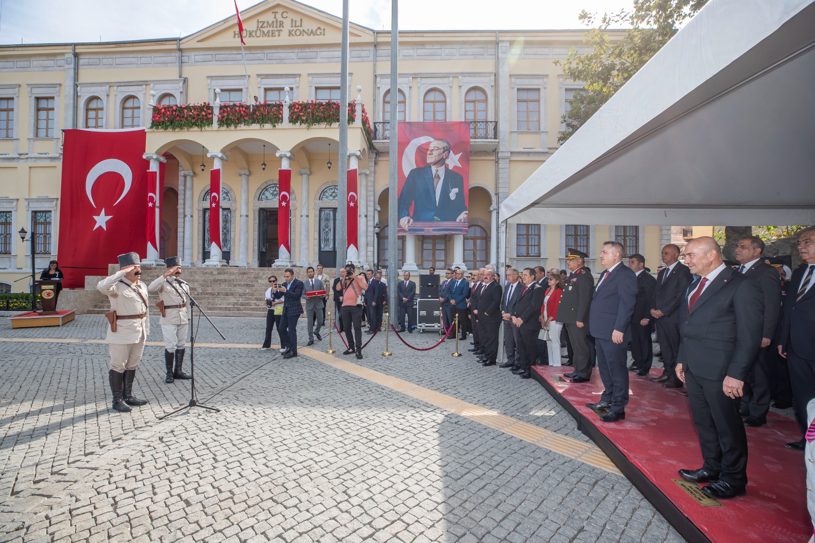 Süvari birlikleri, kentin kurtuluşunu simgeleyen tarihi sahneyi canlandırdı