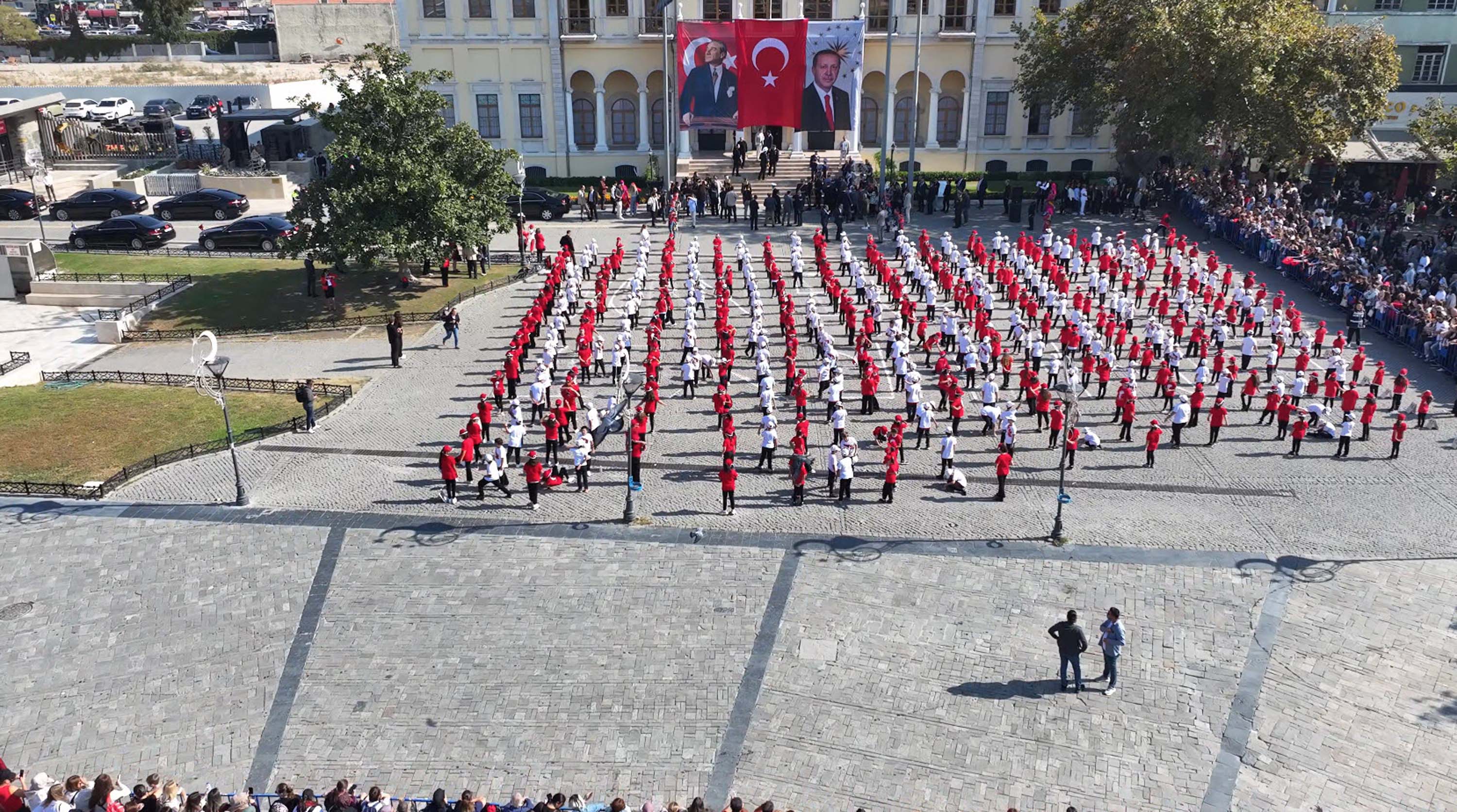 İzmir'de Cumhuriyet'in 101’inci yılı kutlamaları başladı