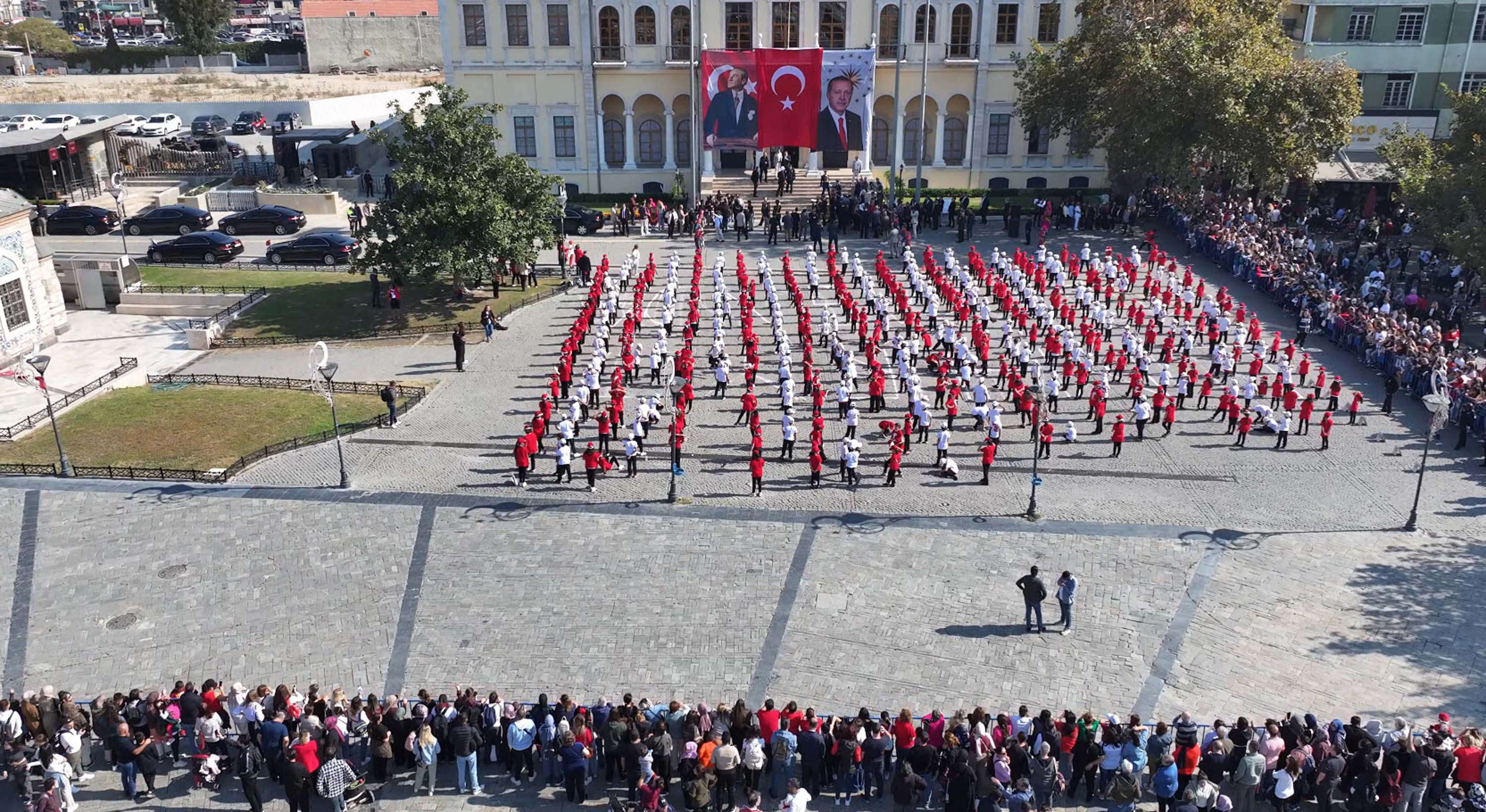 İzmir'de Cumhuriyet'in 101’inci yılı kutlamaları başladı