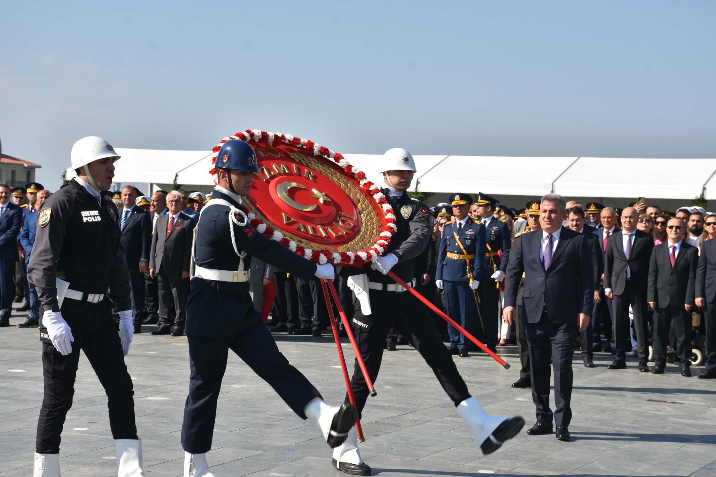 İzmir'de Cumhuriyet'in 101’inci yılı kutlamaları başladı