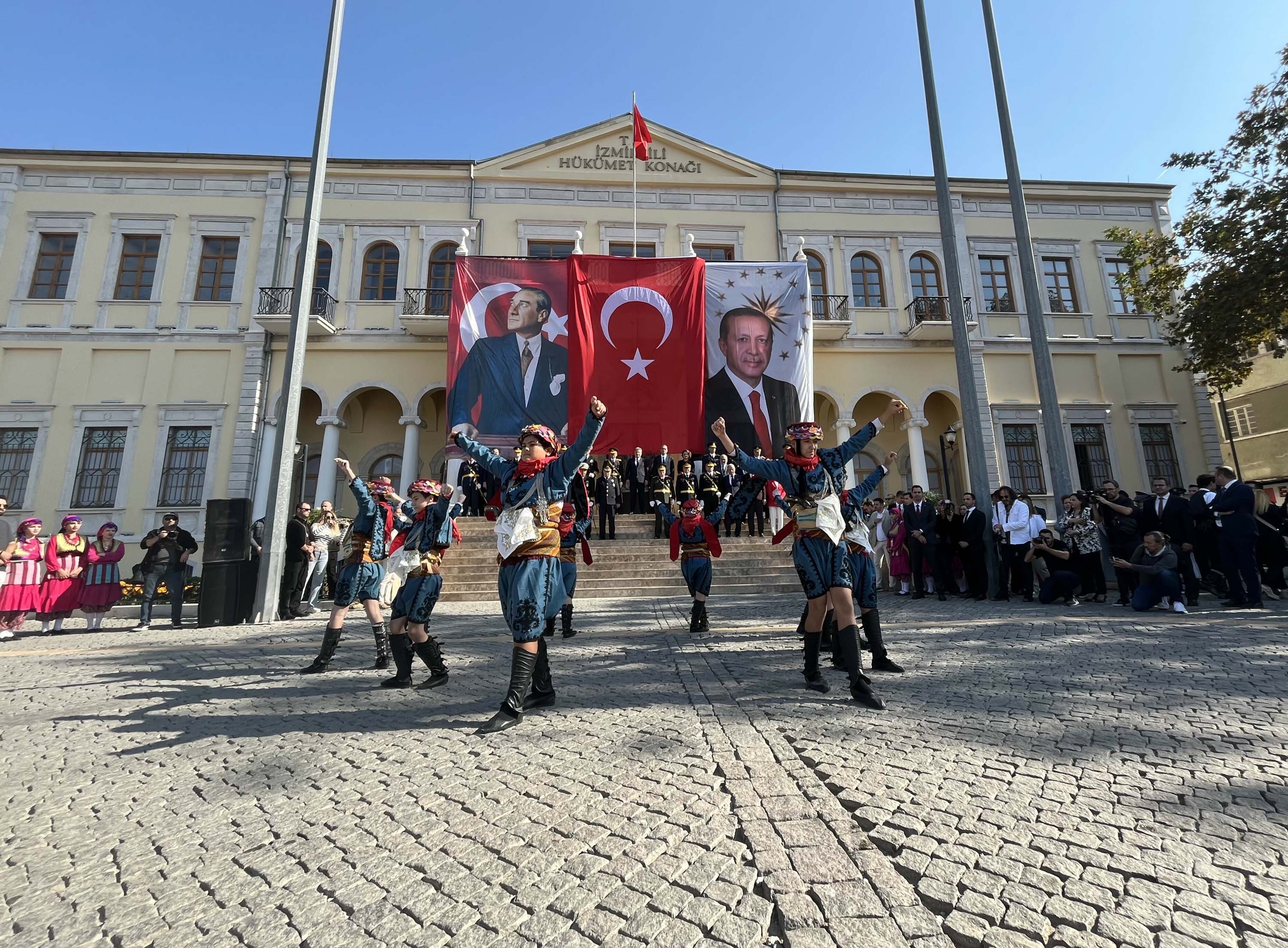 İzmir'de Cumhuriyet'in 101’inci yılı kutlamaları başladı