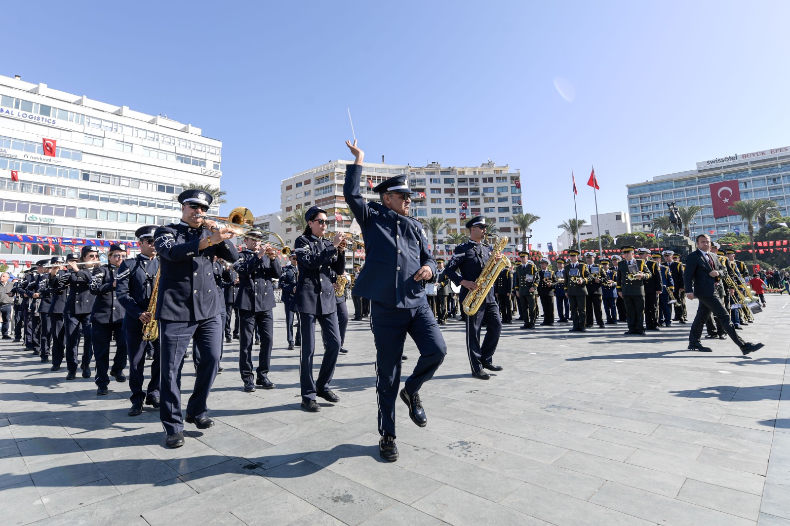 İzmir'de Cumhuriyet'in 101'inci yılı coşkusu