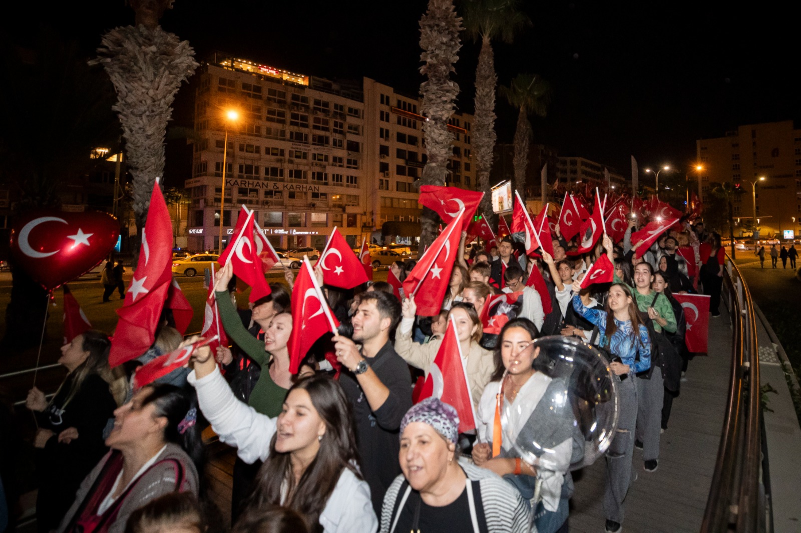 İzmir'de Cumhuriyet'in 101'inci yılı coşkuyla kutlandı