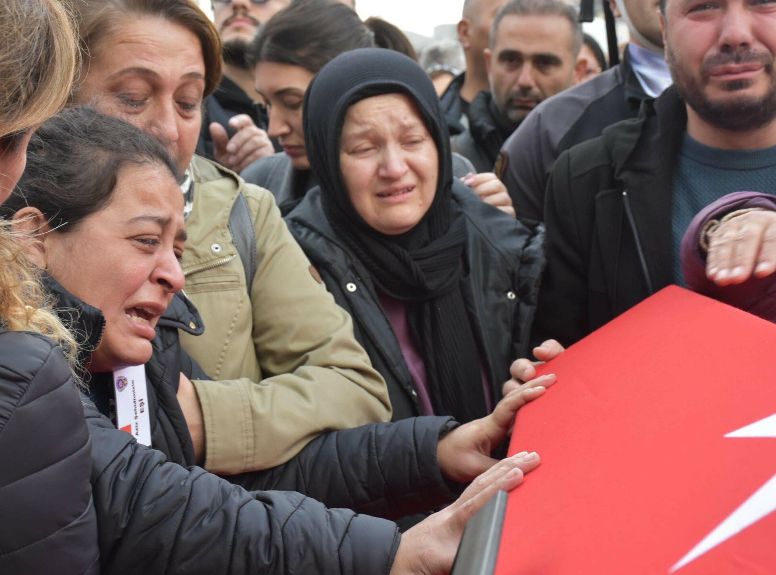 Şehit polis memuru Mehmet Tozun son yolculuğuna uğurlandı