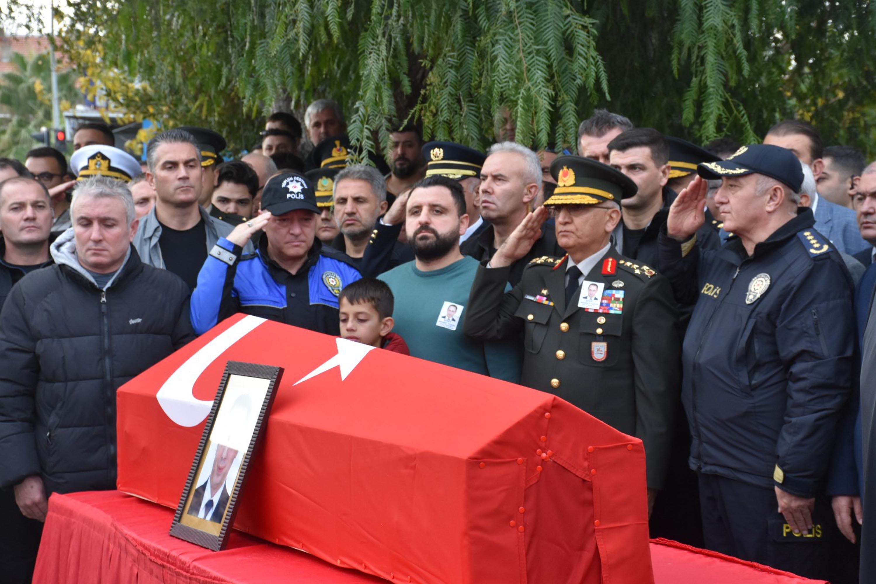 Şehit polis memuru Mehmet Tozun son yolculuğuna uğurlandı