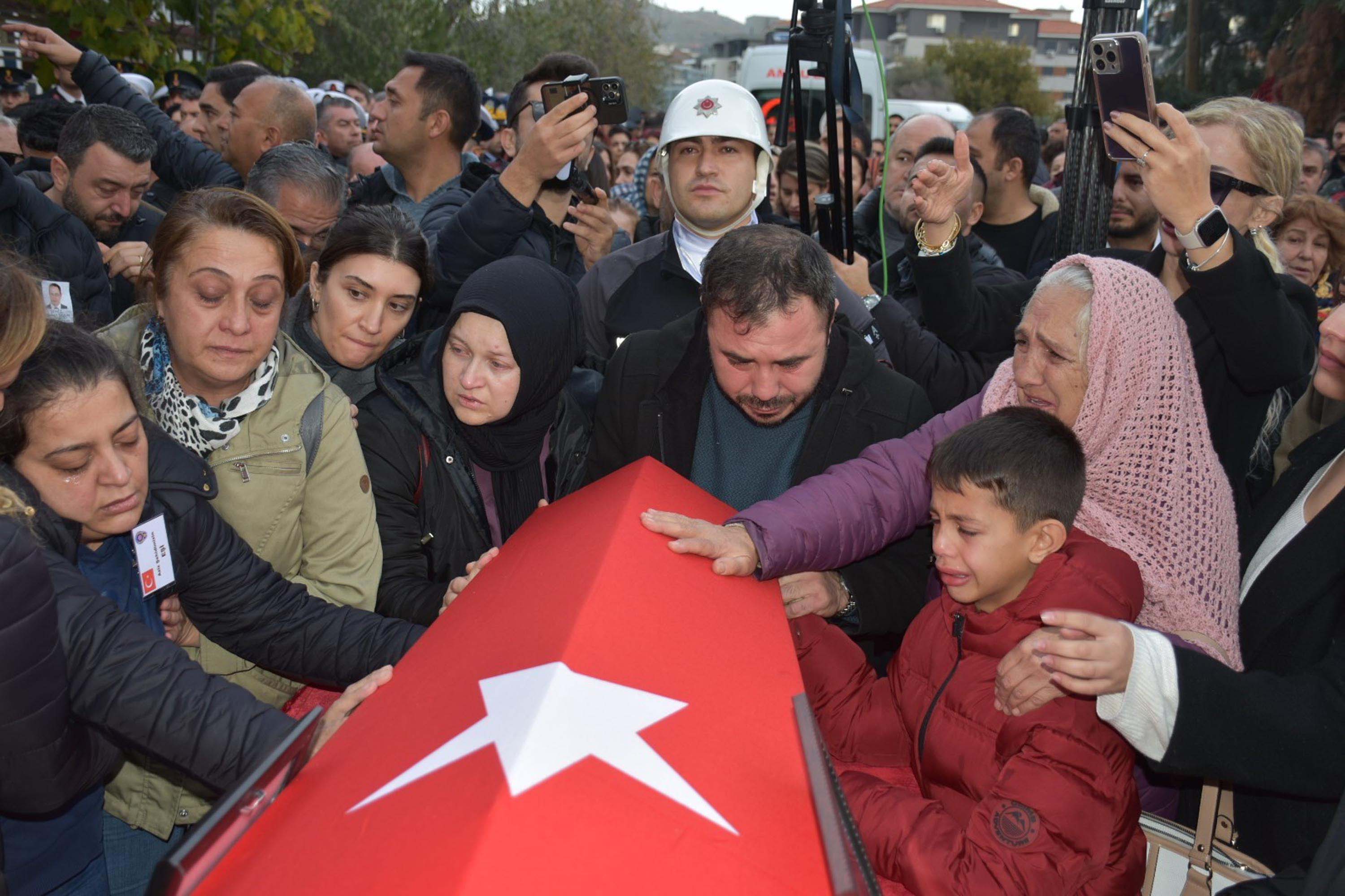 Şehit polis memuru Mehmet Tozun son yolculuğuna uğurlandı