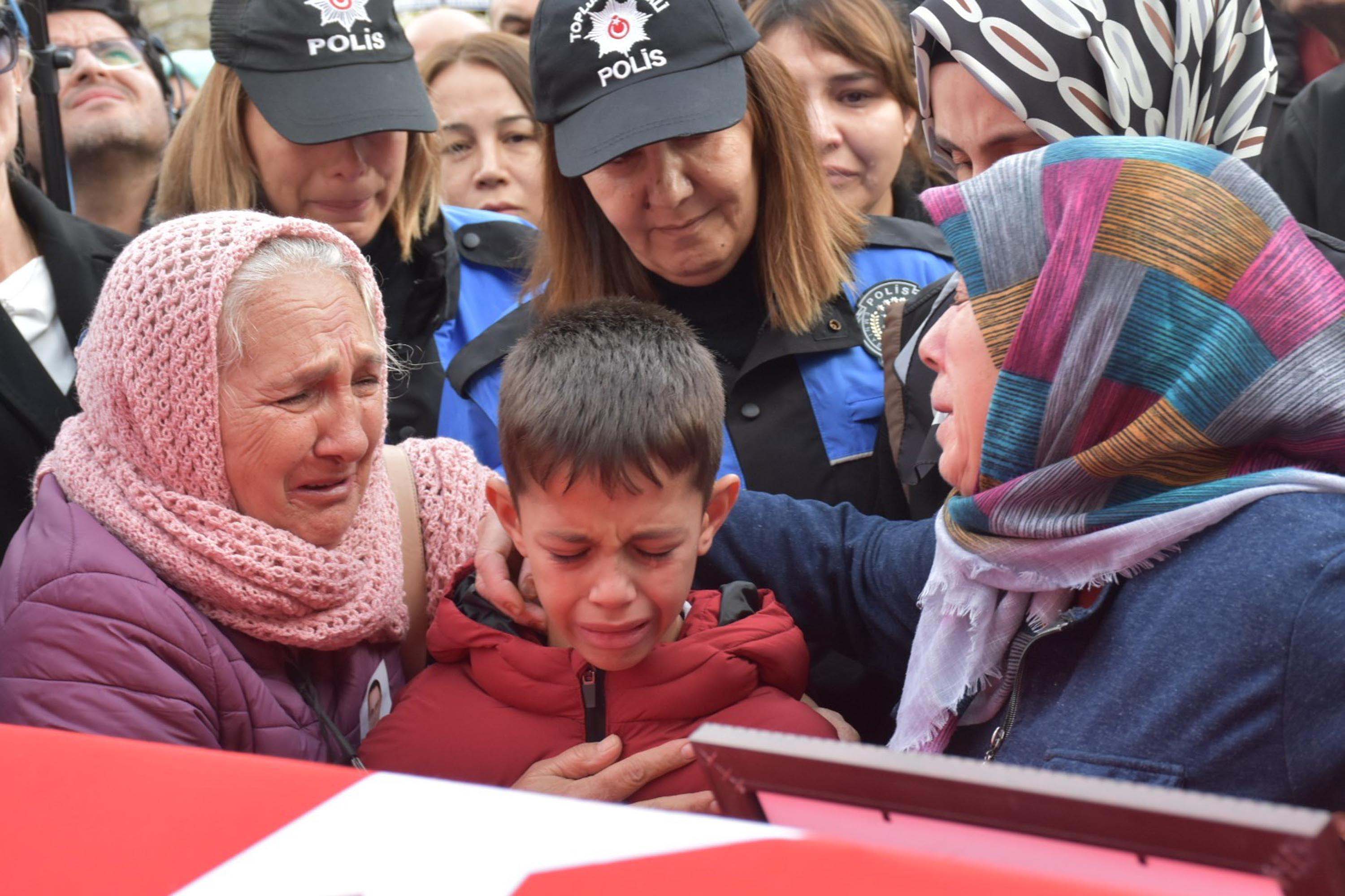 Şehit polis memuru Mehmet Tozun son yolculuğuna uğurlandı