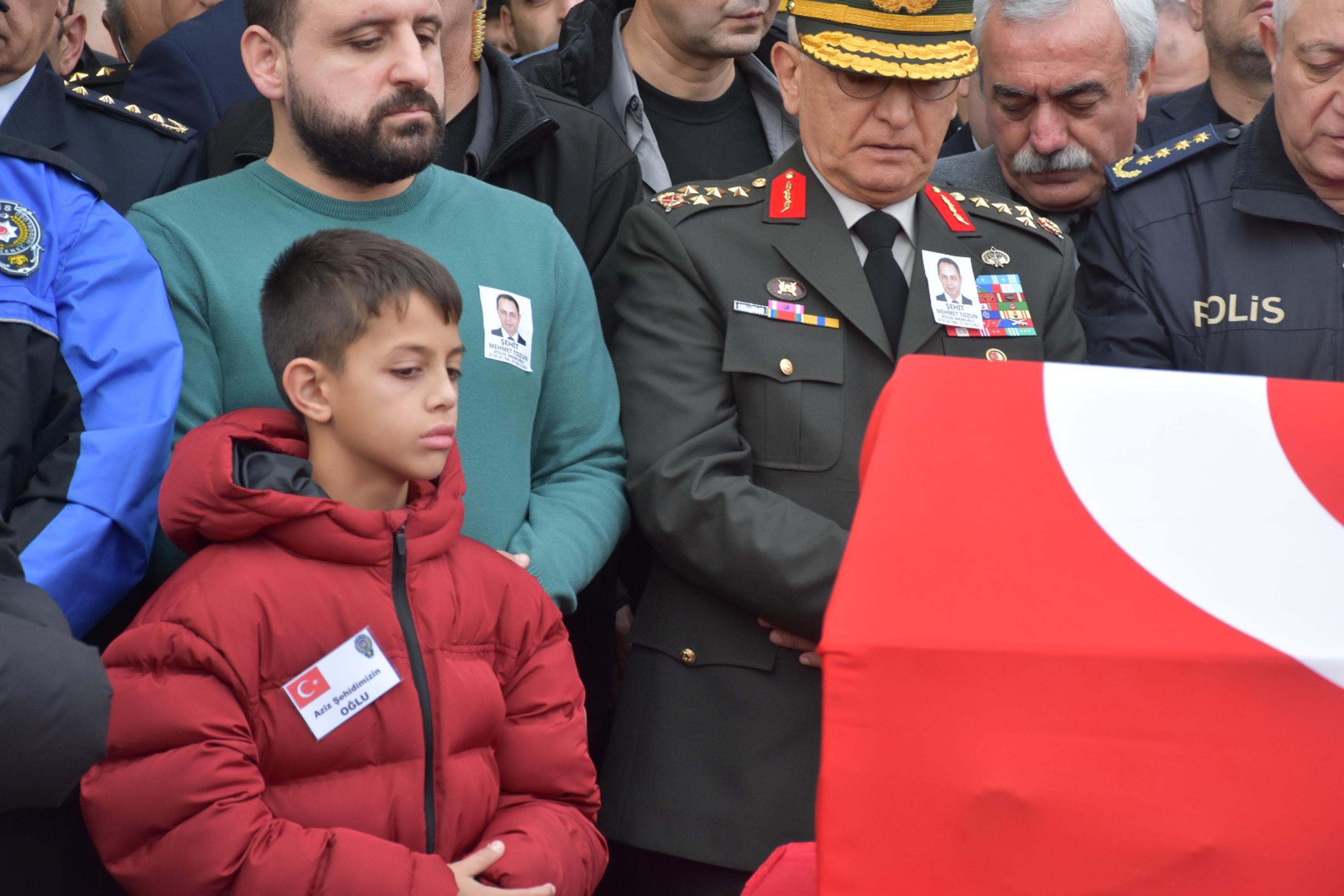 Şehit polis memuru Mehmet Tozun son yolculuğuna uğurlandı