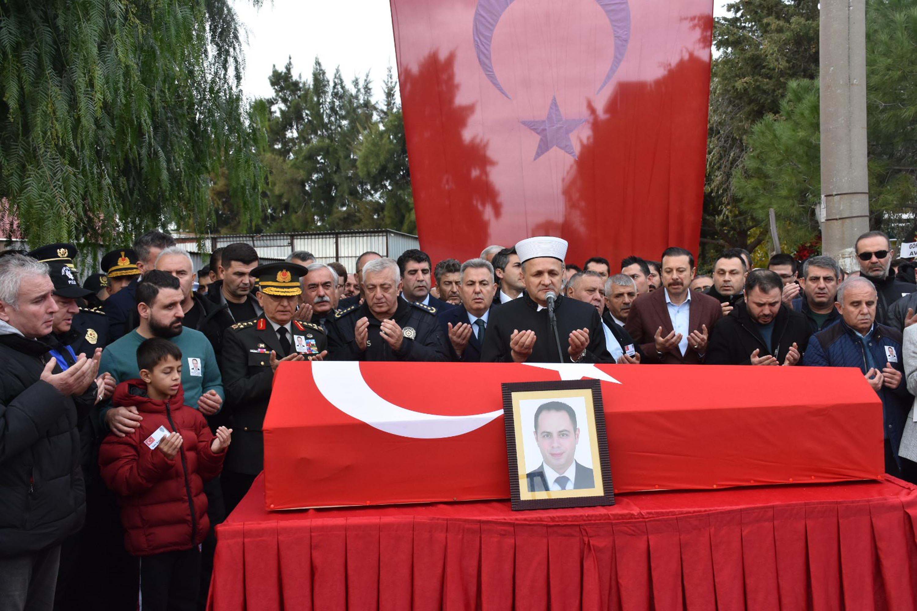 Şehit polis memuru Mehmet Tozun son yolculuğuna uğurlandı