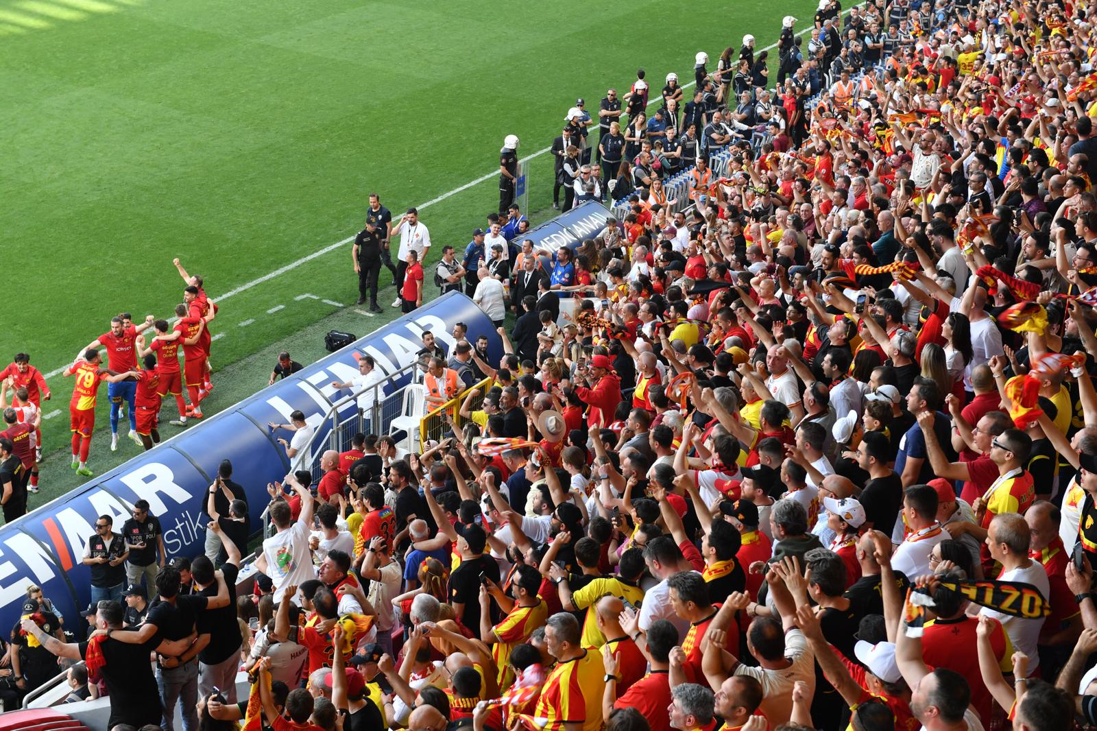 Başkan Tugay Göztepe'nin Süper Lig heyecanına ortak oldu