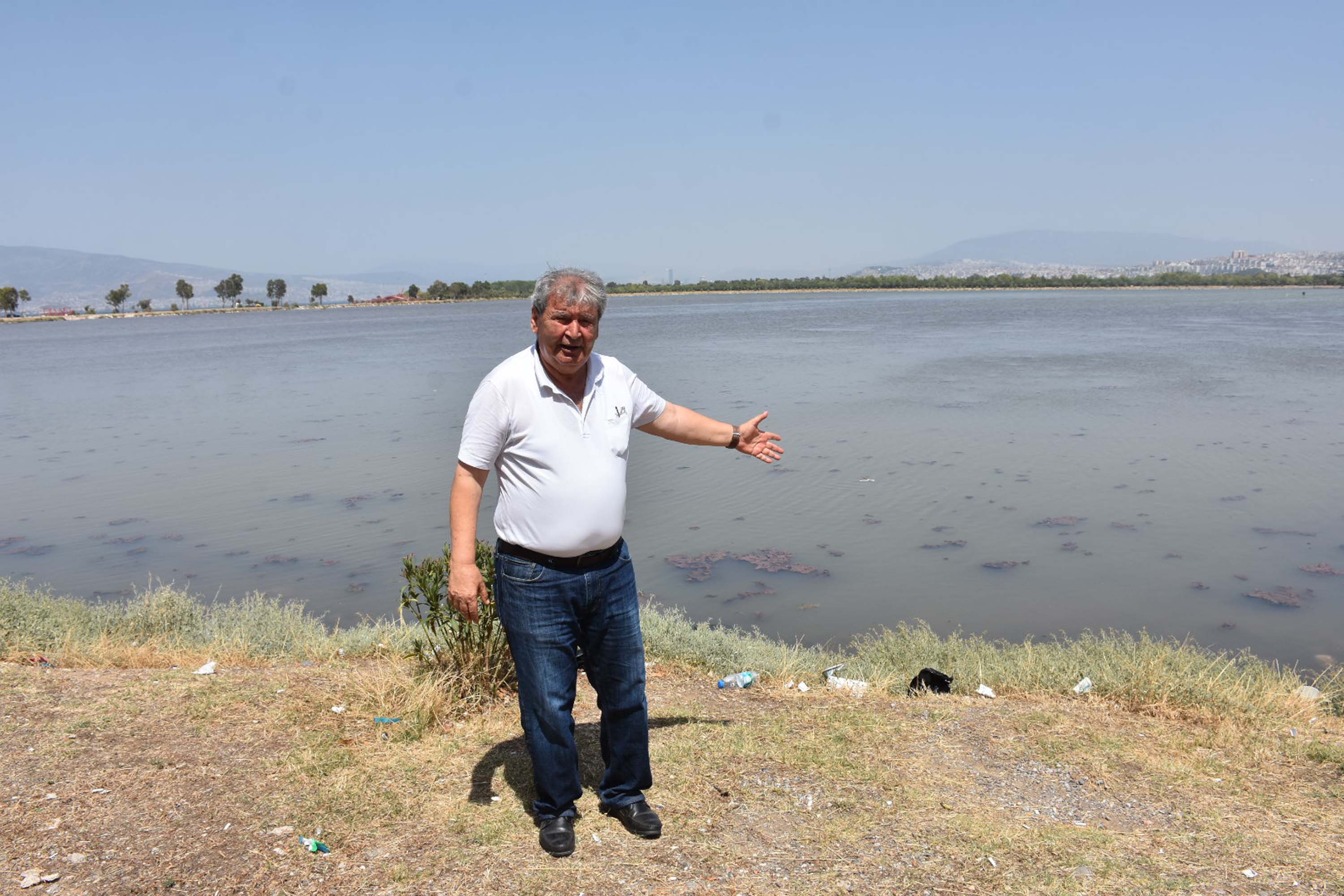 İzmir'de denizin rengi değişti