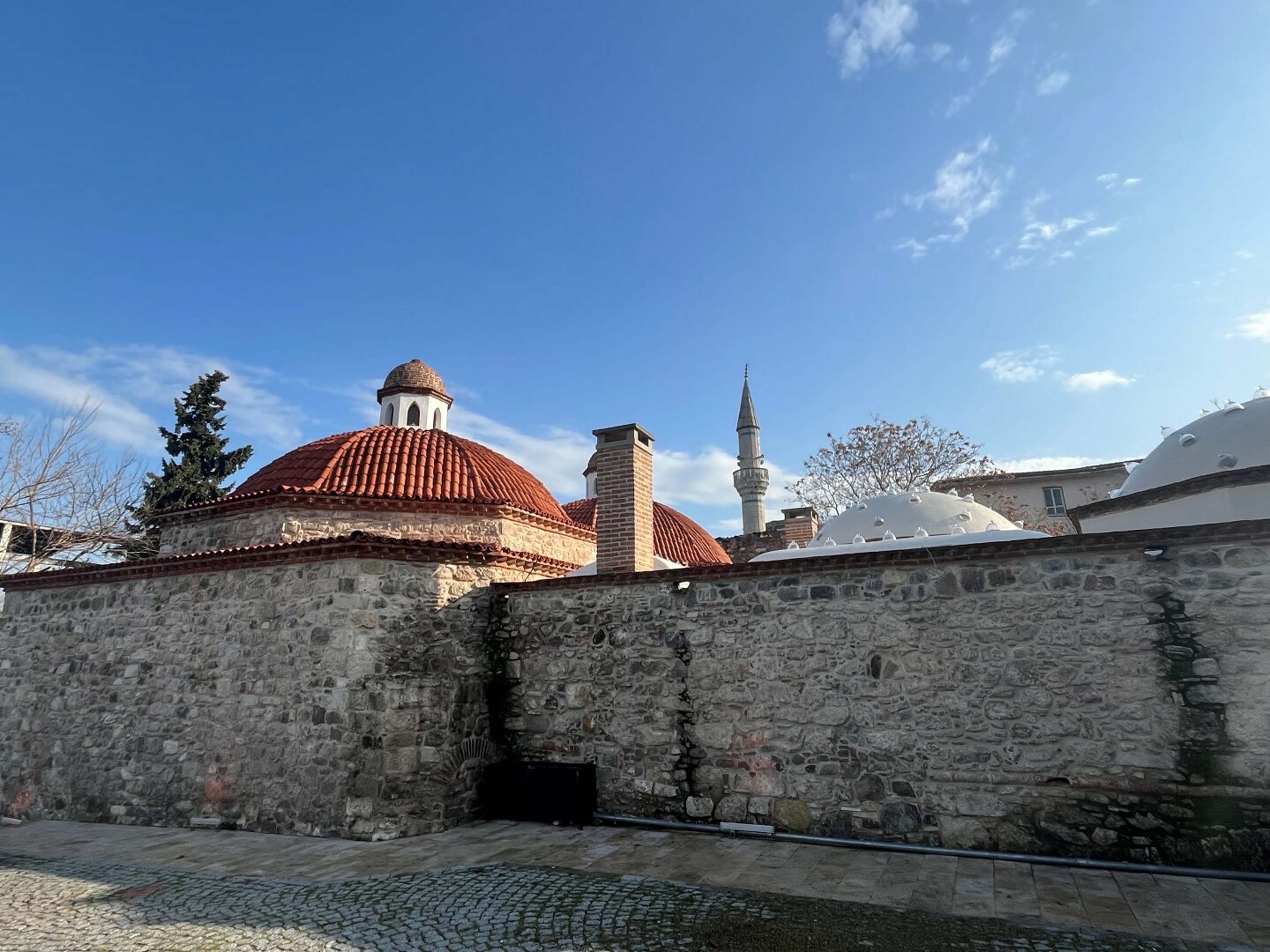 İzmir'in tarihi hamam, sebil ve çeşmeleri zamana yenik düşüyor