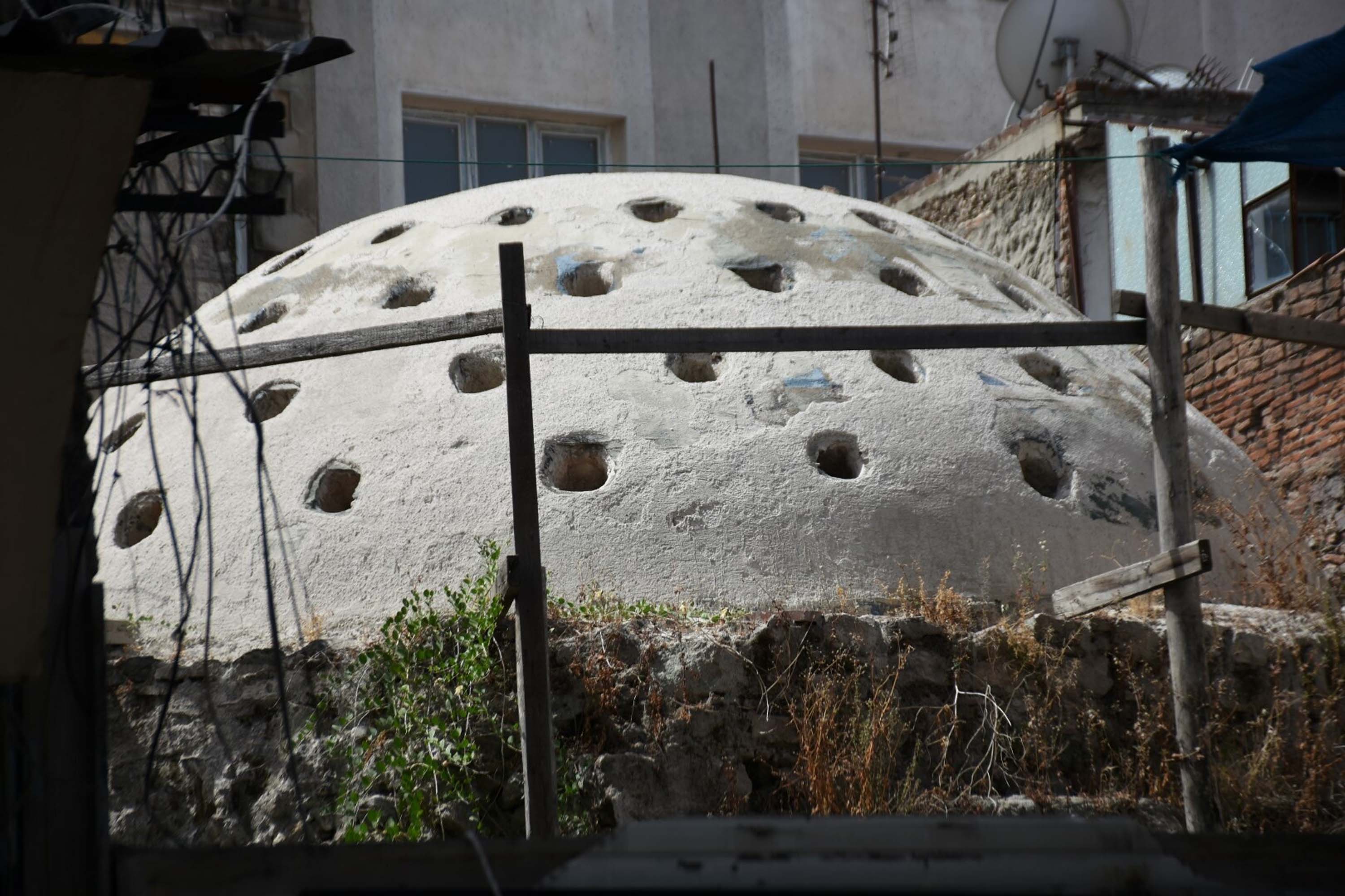 İzmir'in tarihi hamam, sebil ve çeşmeleri zamana yenik düşüyor