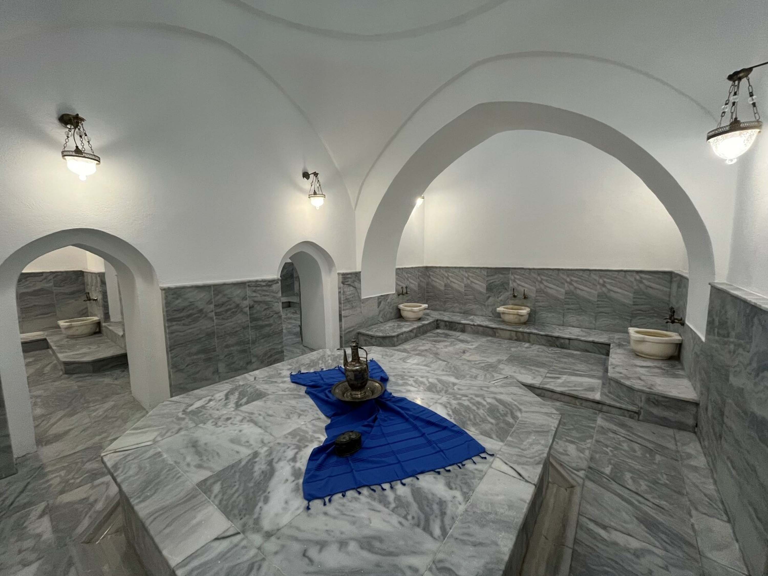 İzmir'in tarihi hamam, sebil ve çeşmeleri zamana yenik düşüyor