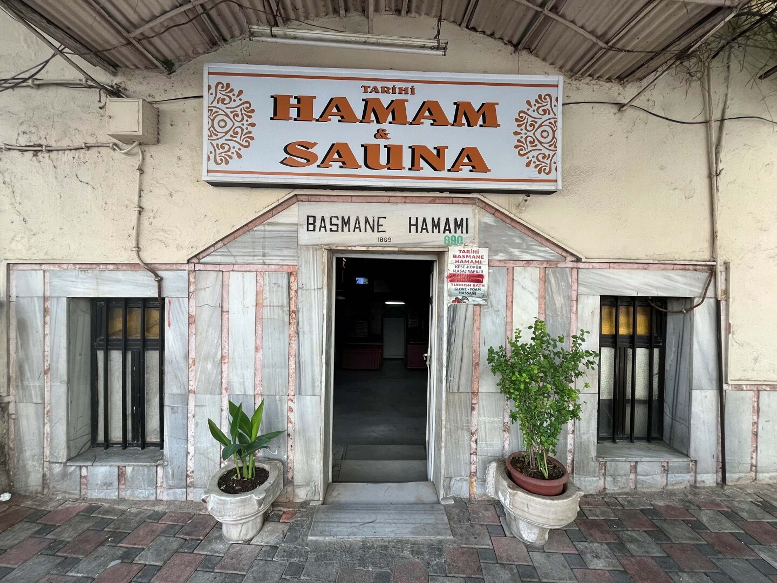 İzmir'in tarihi hamam, sebil ve çeşmeleri zamana yenik düşüyor