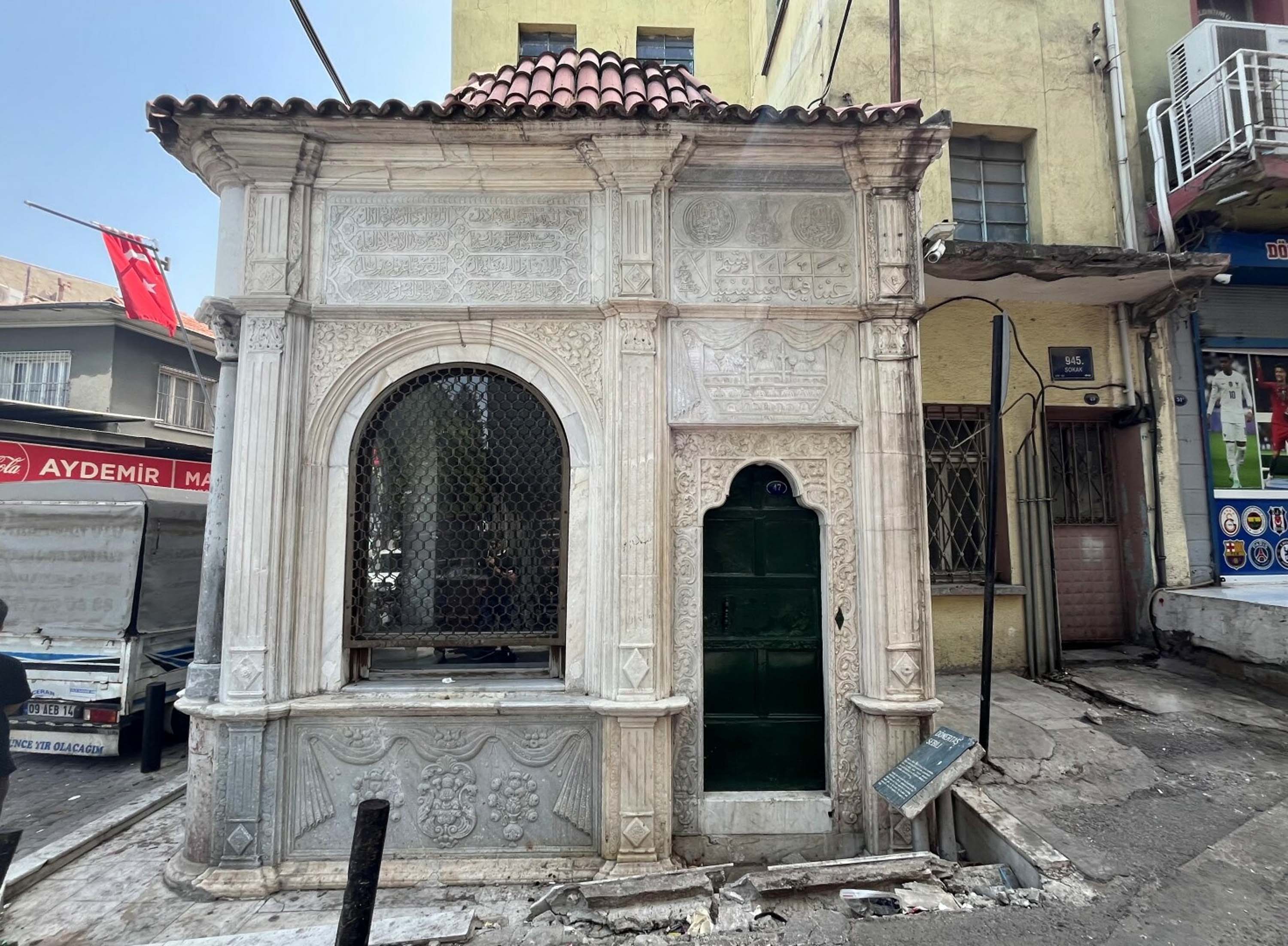 İzmir'in tarihi hamam, sebil ve çeşmeleri zamana yenik düşüyor