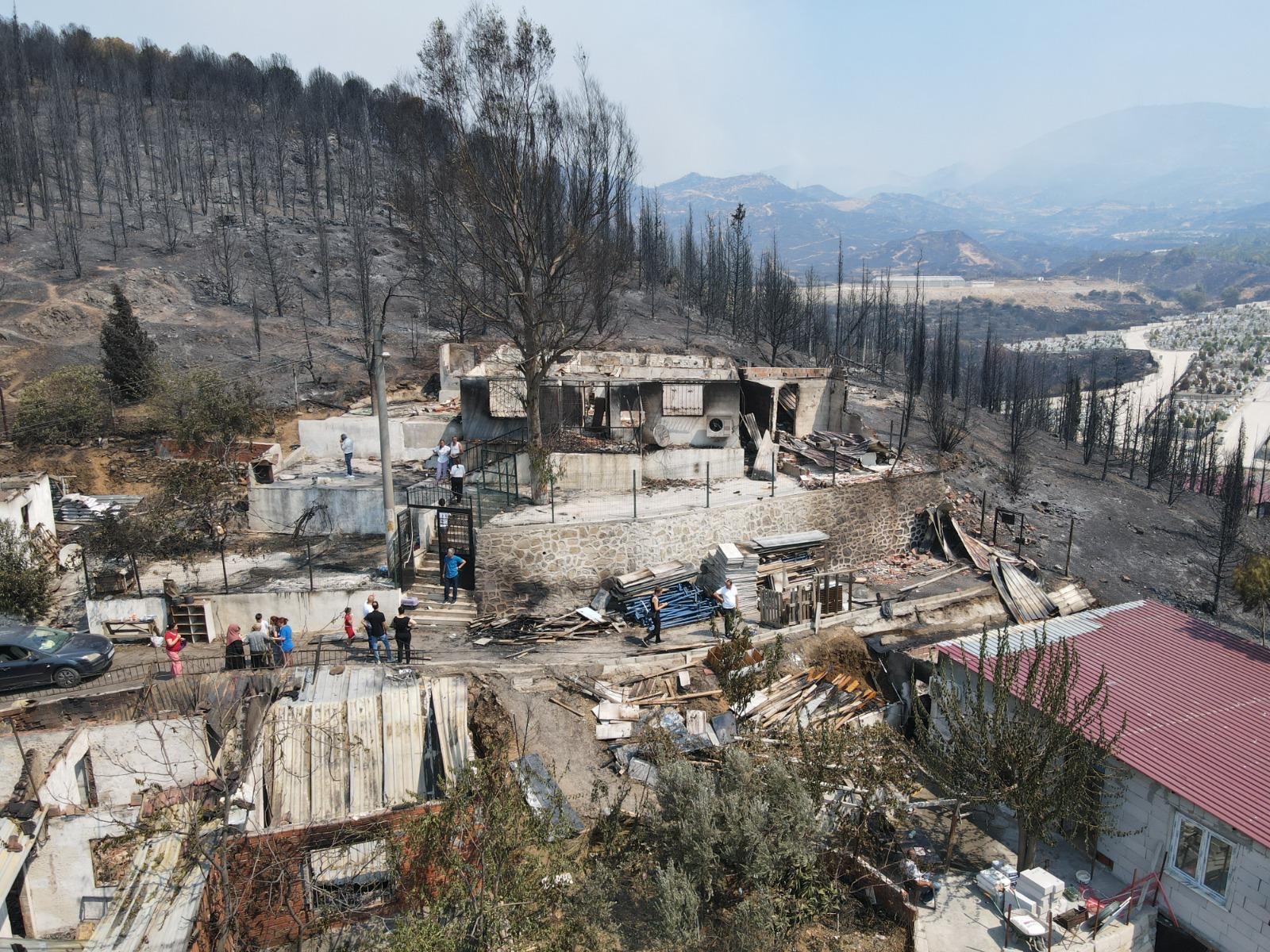 Yangından 4 bin hektarlık alan etkilendi