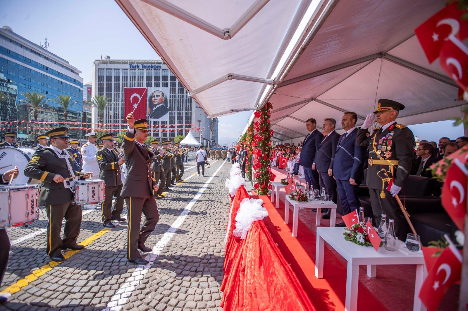 İzmir'de 30 Ağustos Zafer Bayramı kutlamaları