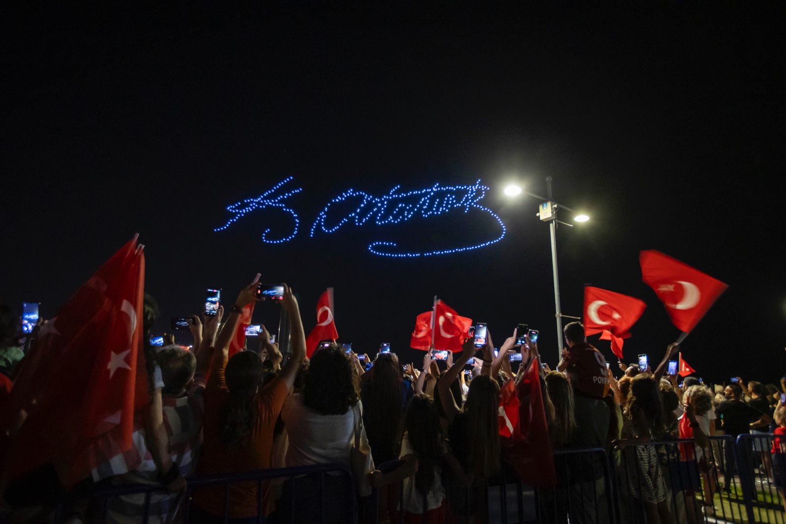 500 dron Körfez’de görsel şölen yaşattı