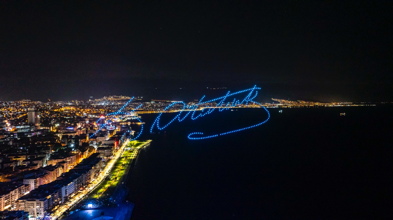 500 dron Körfez’de görsel şölen yaşattı