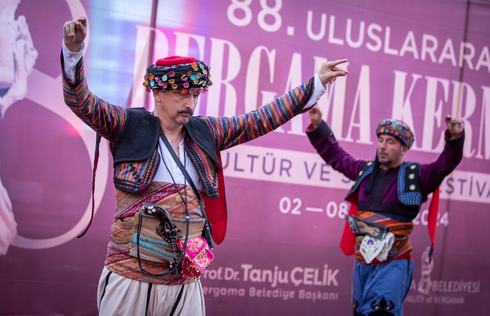 Başkan Tugay, 88. Uluslararası Bergama Kermesi’ne katıldı