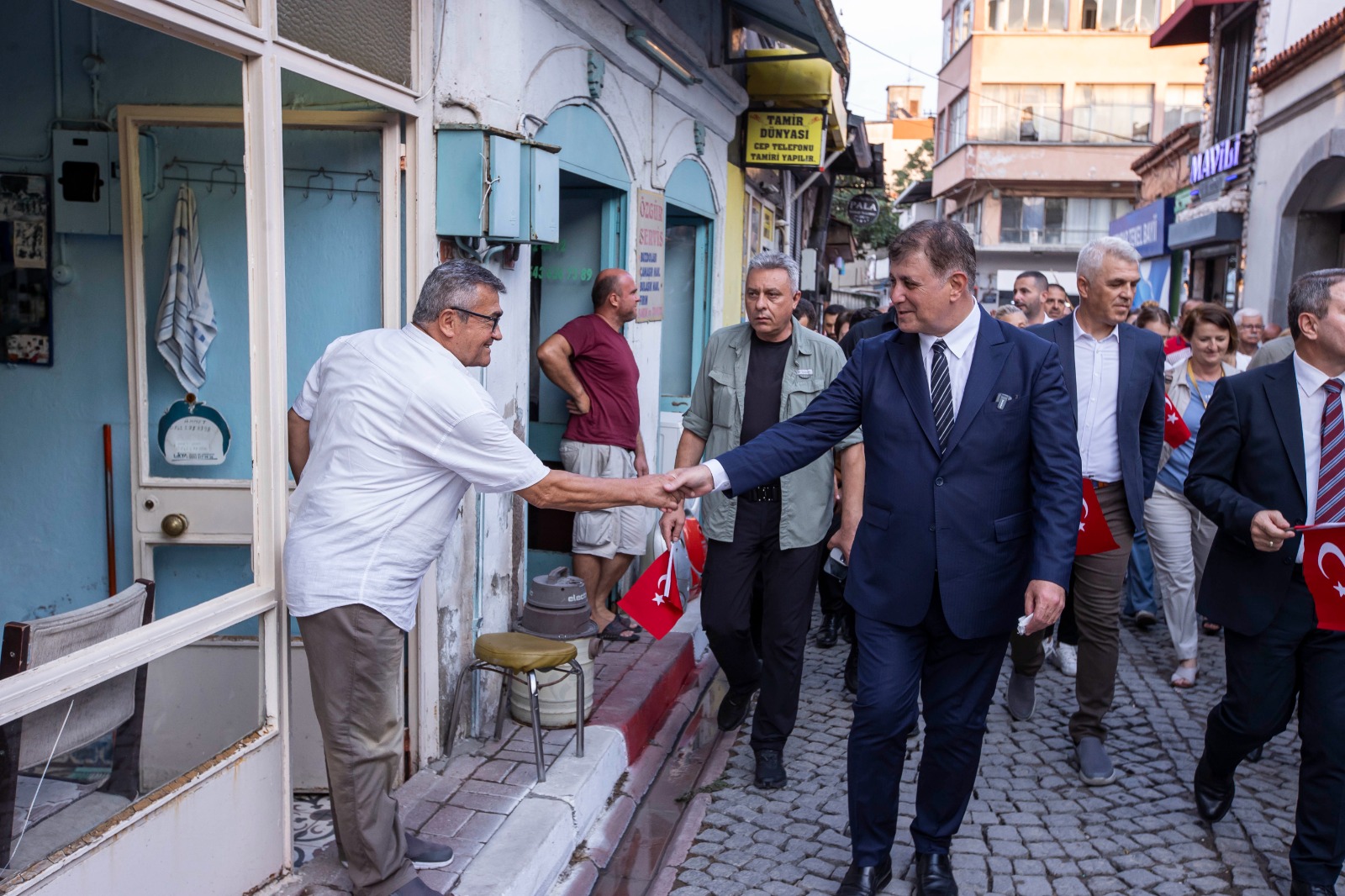 Başkan Tugay, 88. Uluslararası Bergama Kermesi’ne katıldı