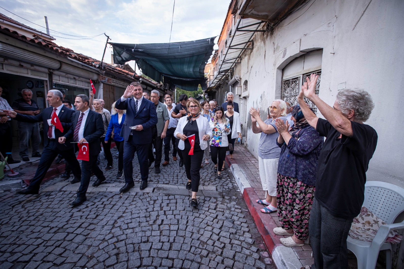 Başkan Tugay, 88. Uluslararası Bergama Kermesi’ne katıldı