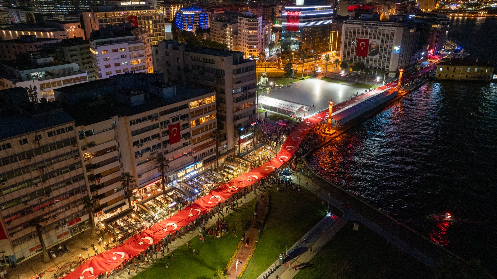 İzmir kurtuluşun 102’nci yıl dönümünde tek ses