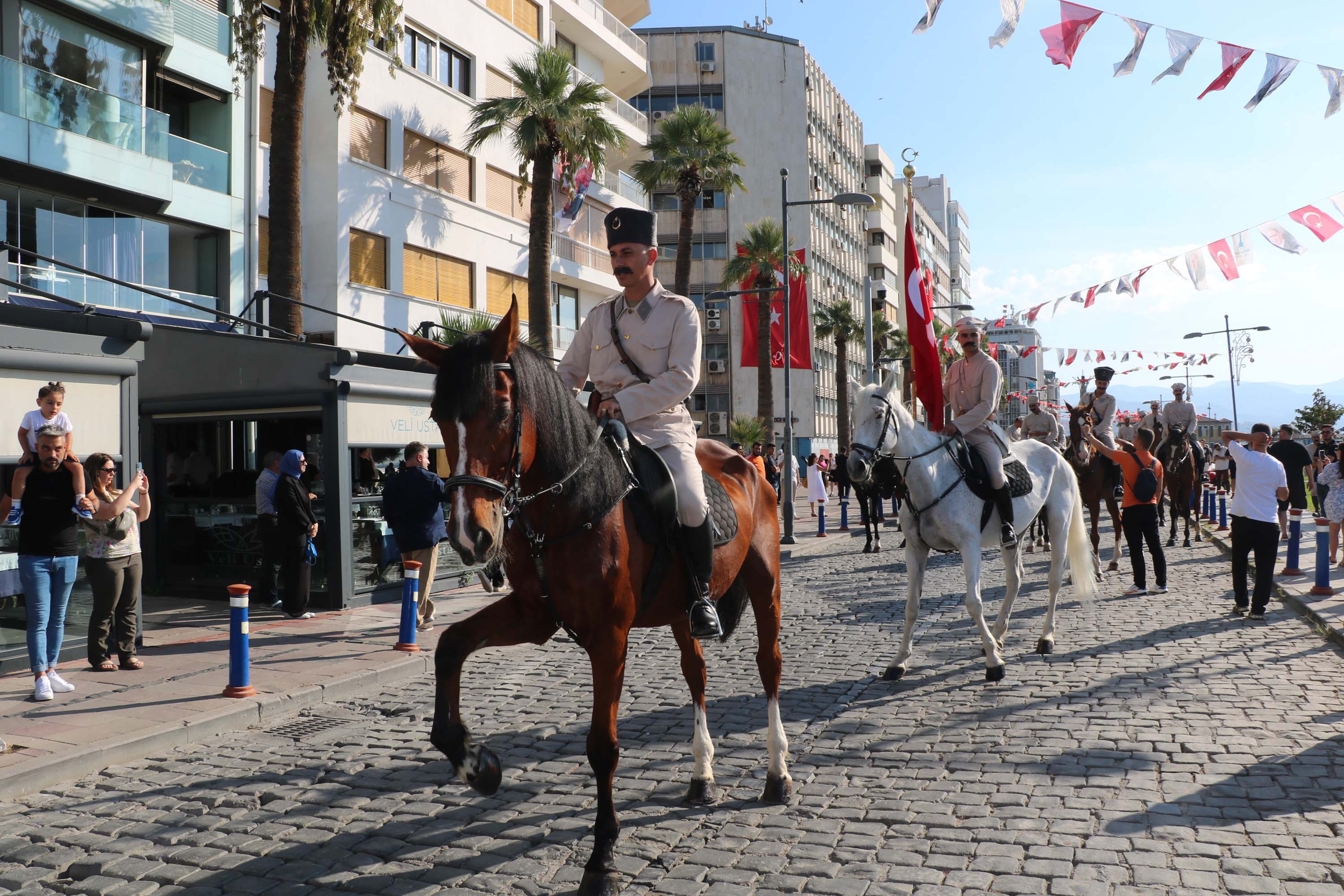 İzmir kurtuluşun 102’nci yıl dönümünde tek ses