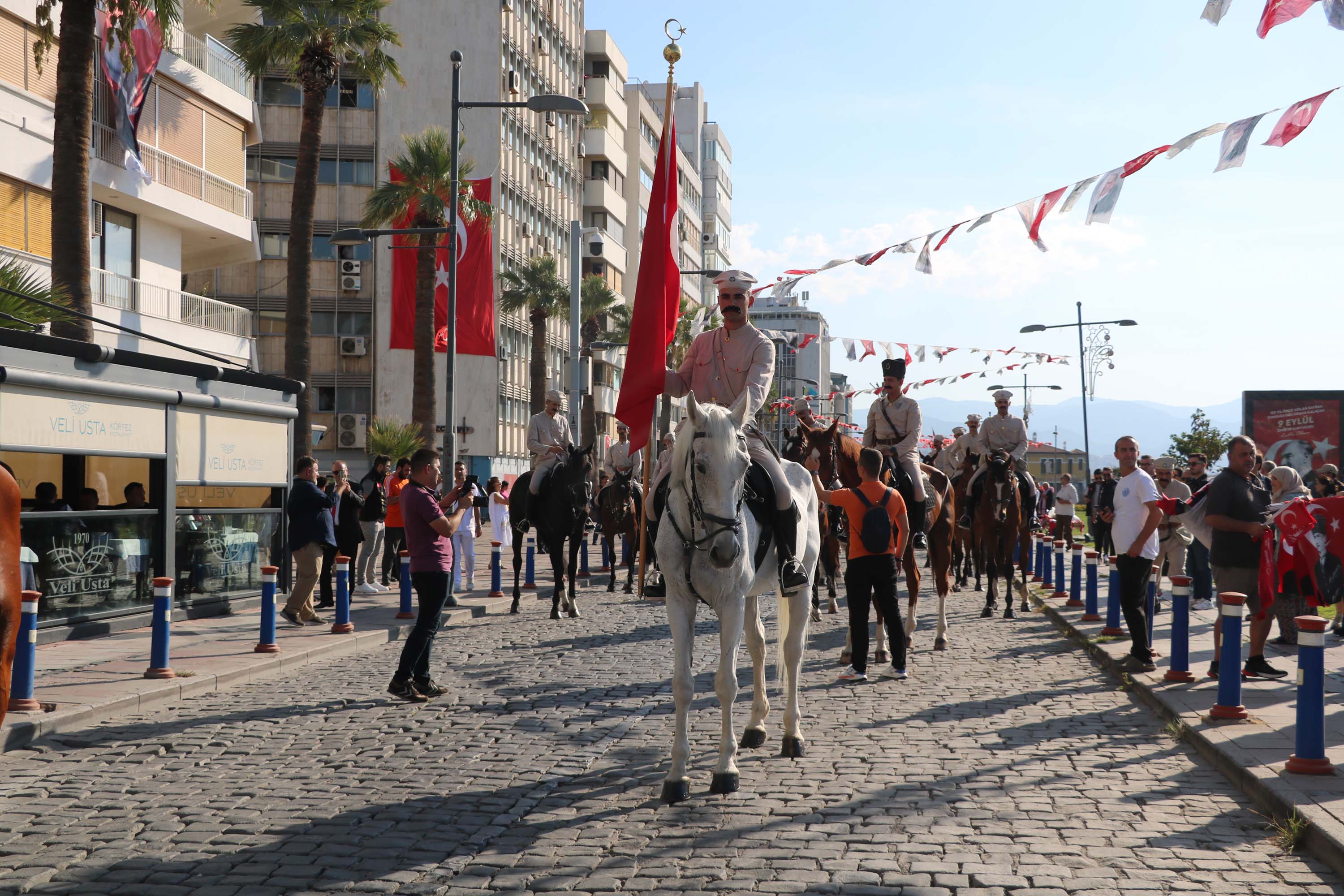 İzmir kurtuluşun 102’nci yıl dönümünde tek ses