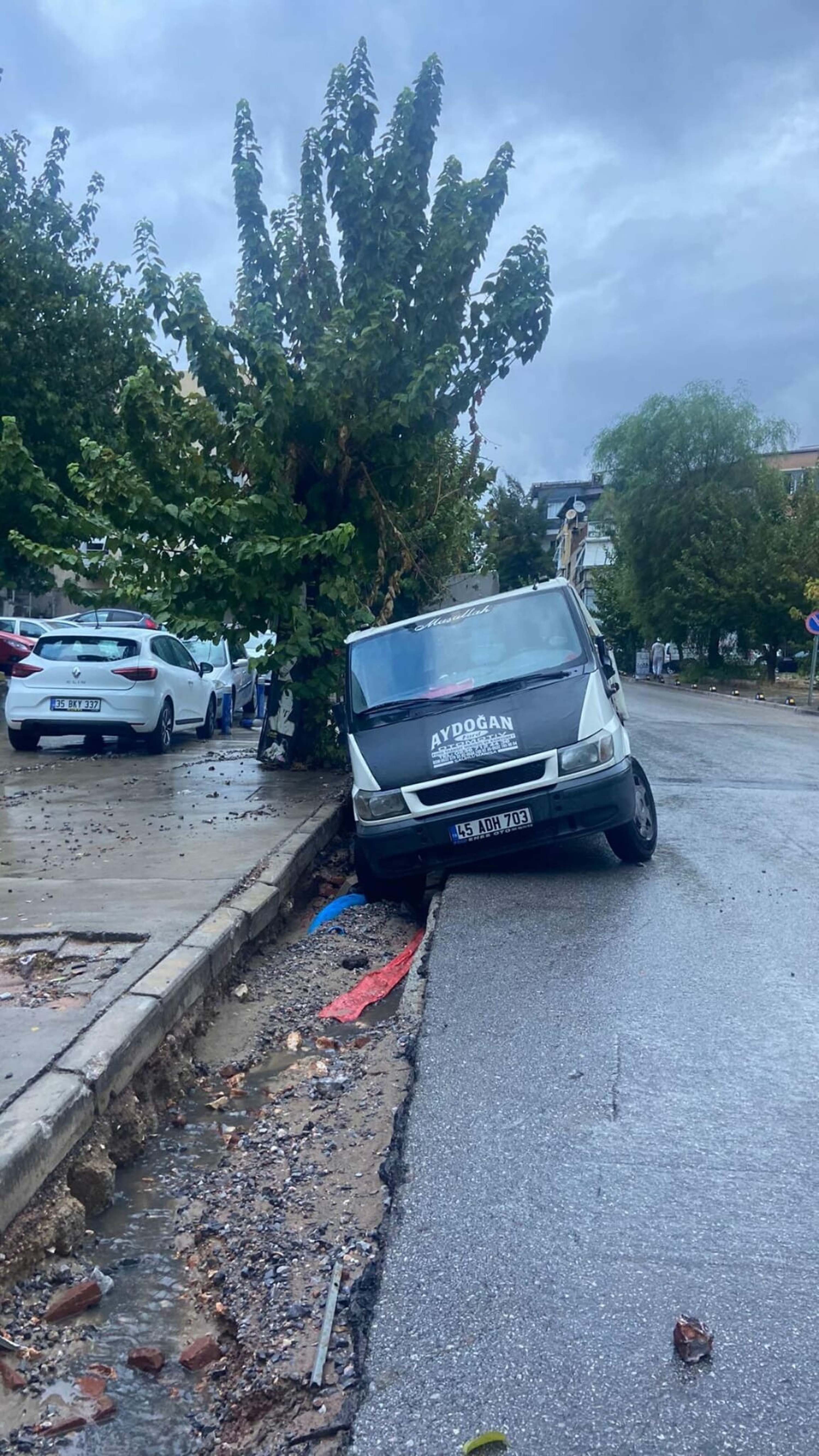 İzmir'de sağanak etkili oldu