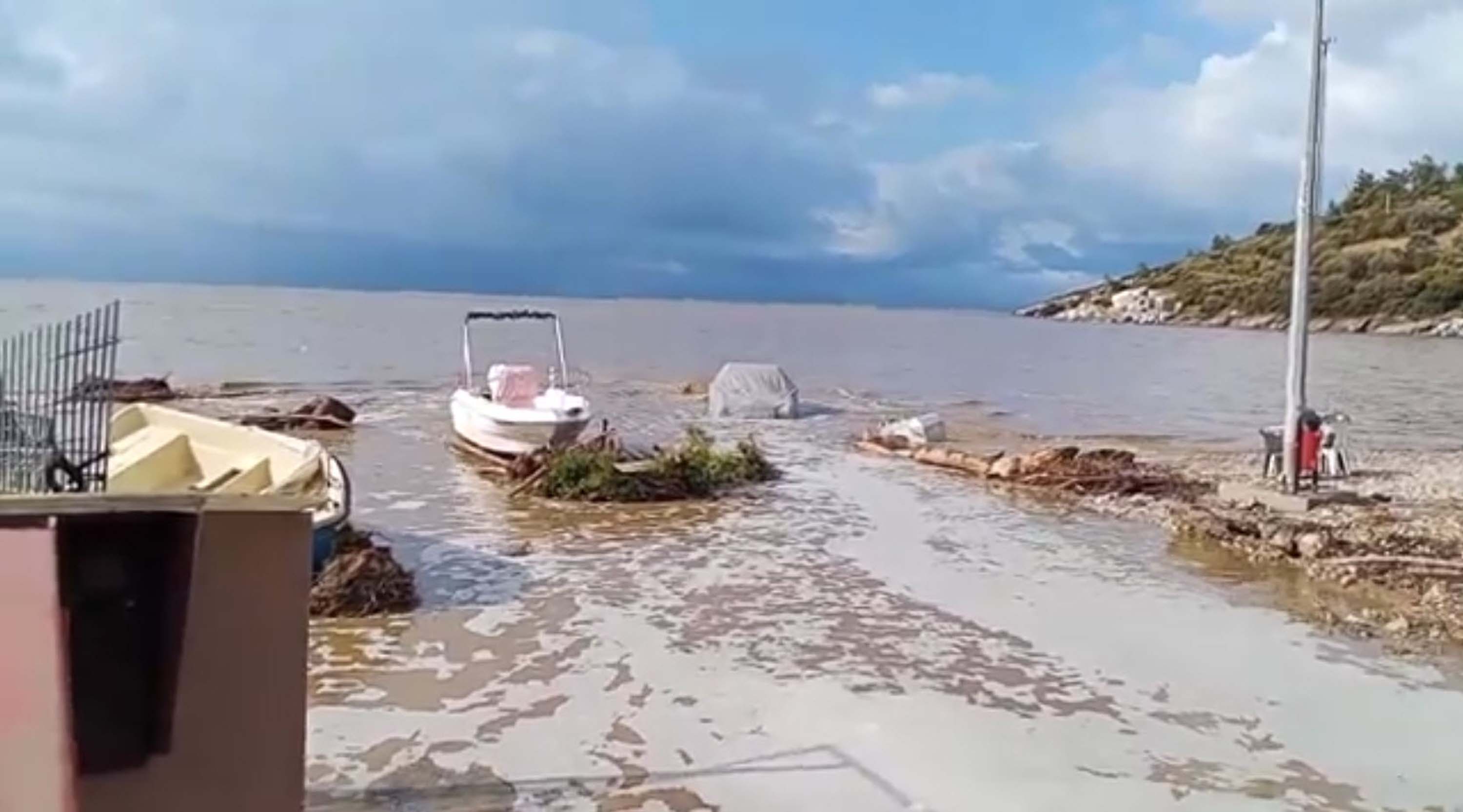 İzmir'de sağanak etkili oldu