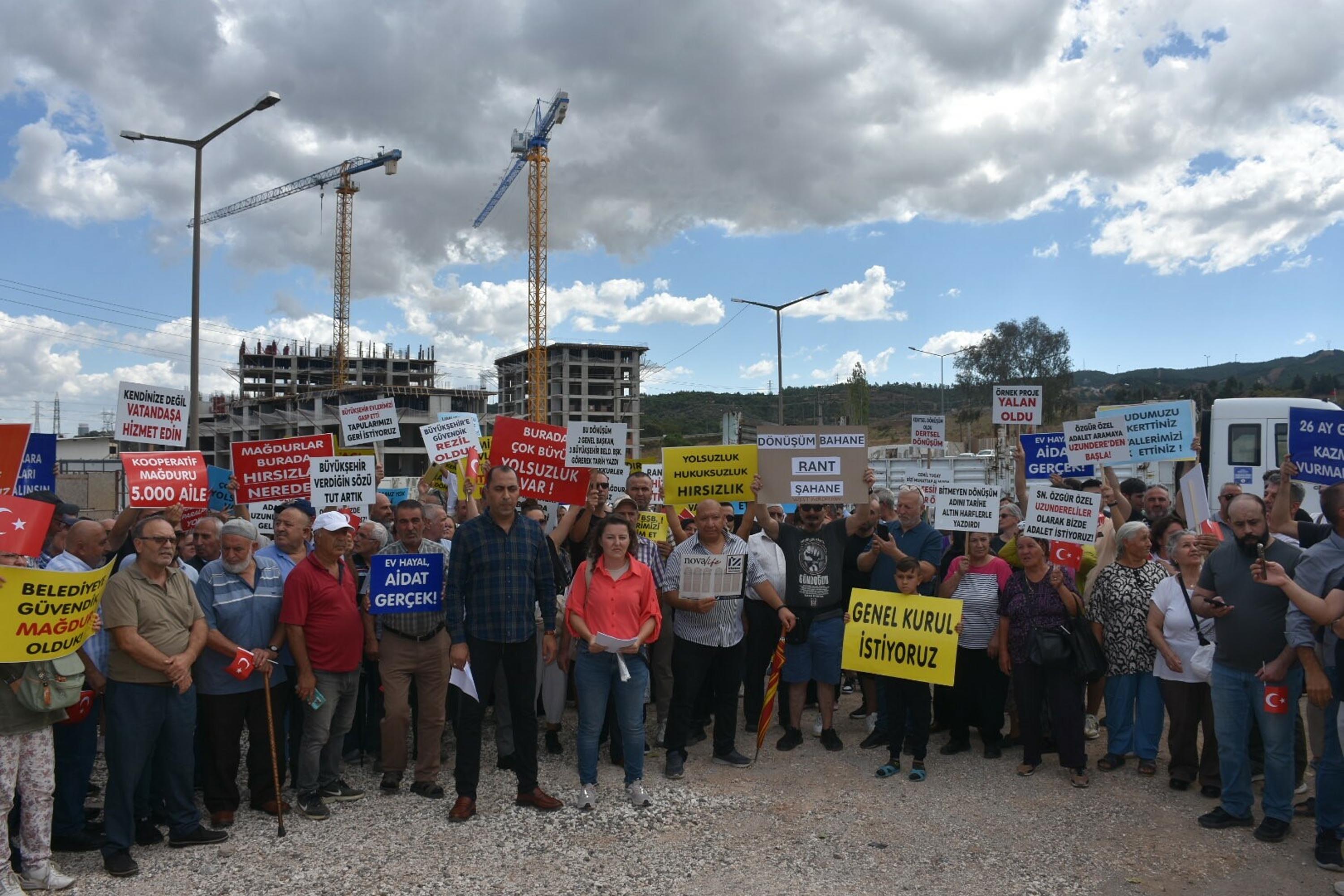 Kentsel dönüşüm mağdurları, yolu trafiğe kapattı 