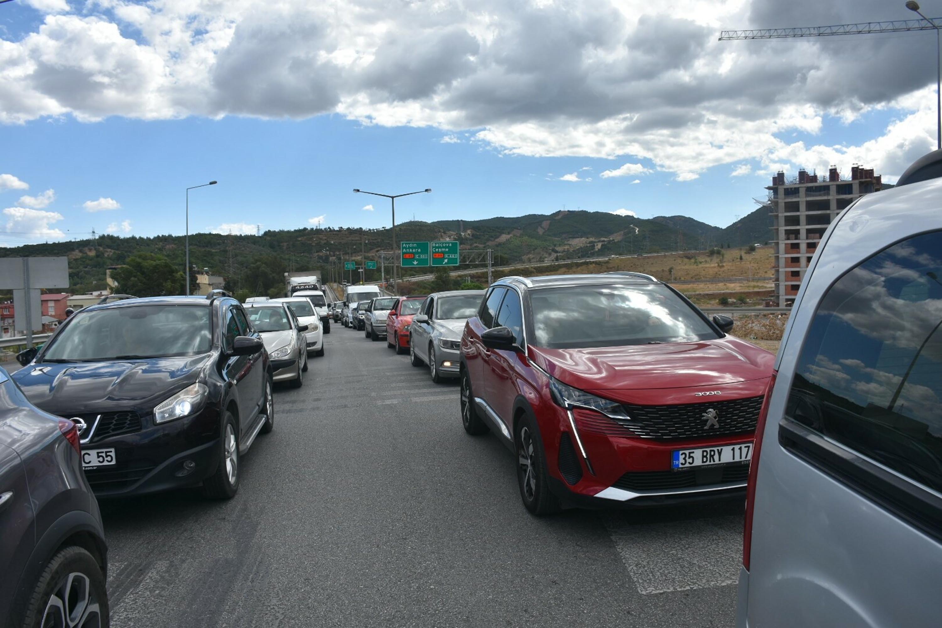 Kentsel dönüşüm mağdurları, yolu trafiğe kapattı 