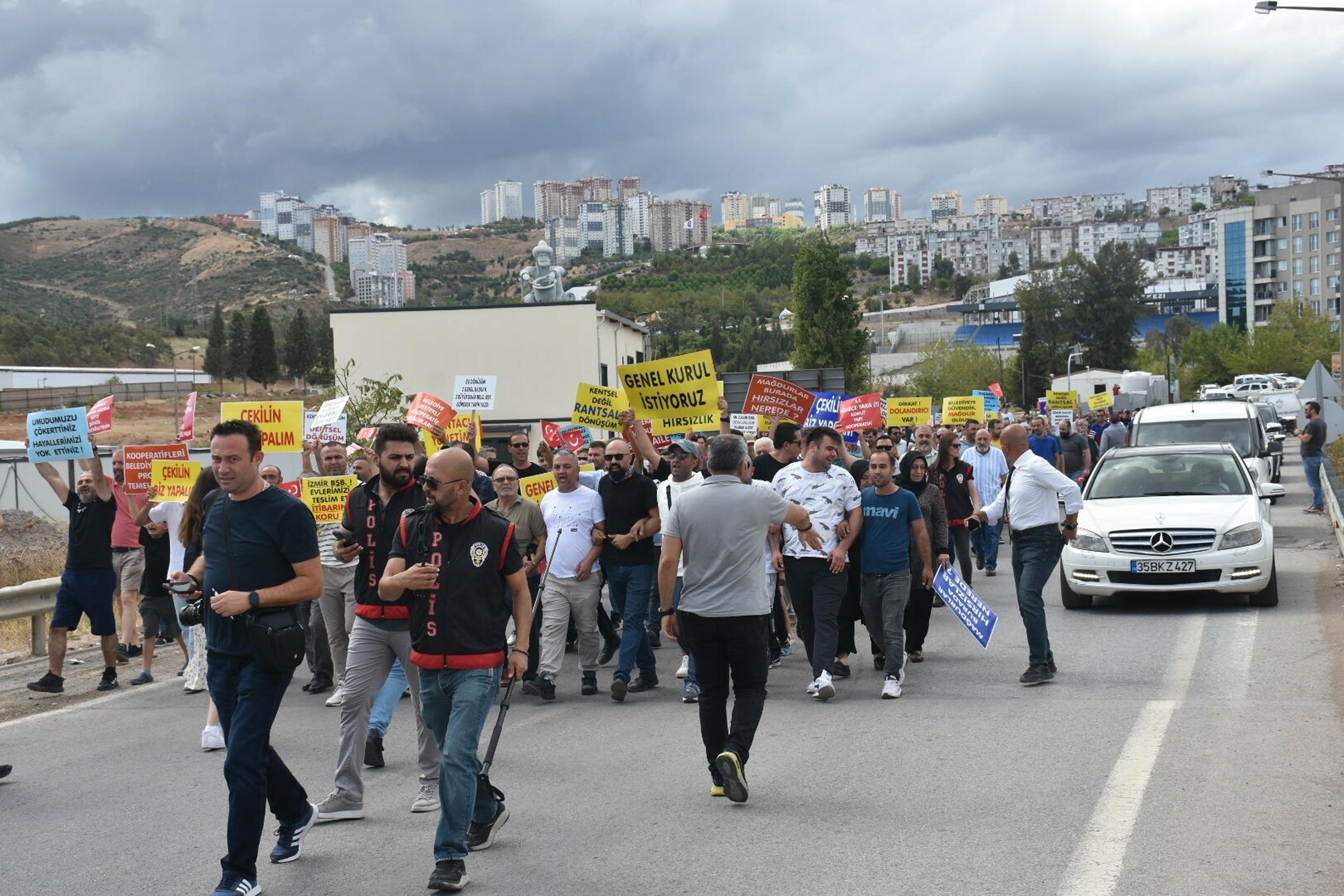 Kentsel dönüşüm mağdurları, yolu trafiğe kapattı 