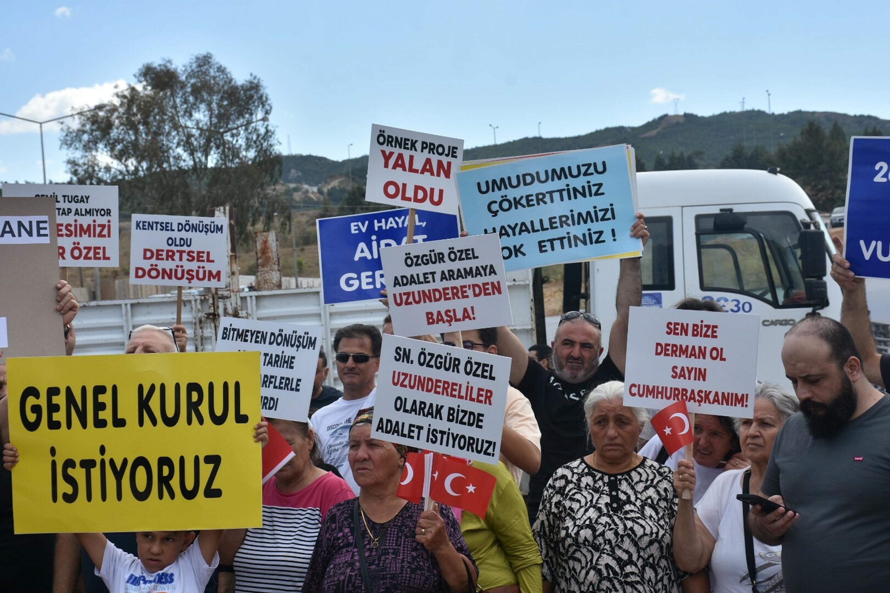 Kentsel dönüşüm mağdurları, yolu trafiğe kapattı 