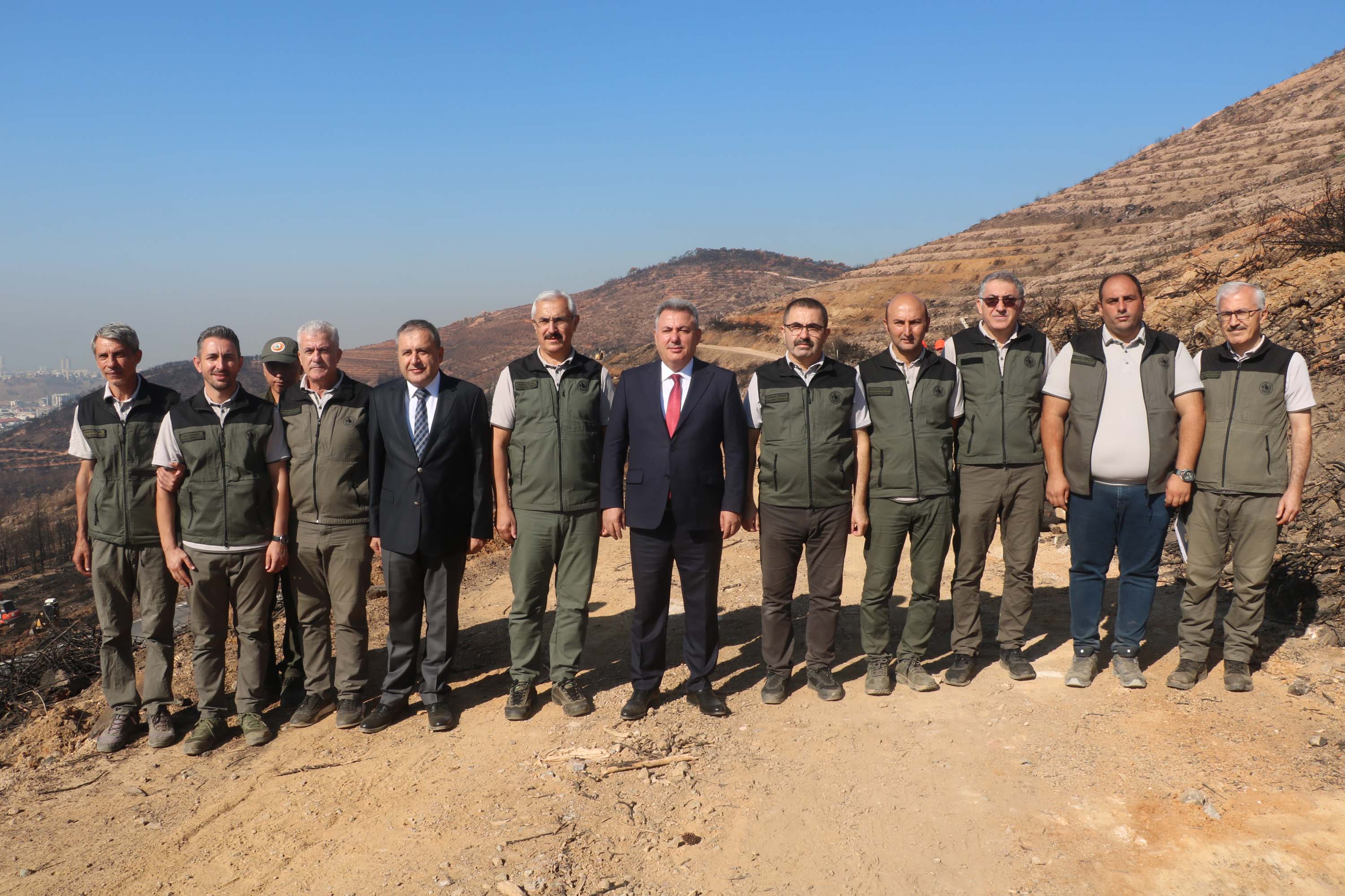 Vali Elban, Yamanlar'da yanan bölgedeki ağaçlandırma çalışmalarını inceledi