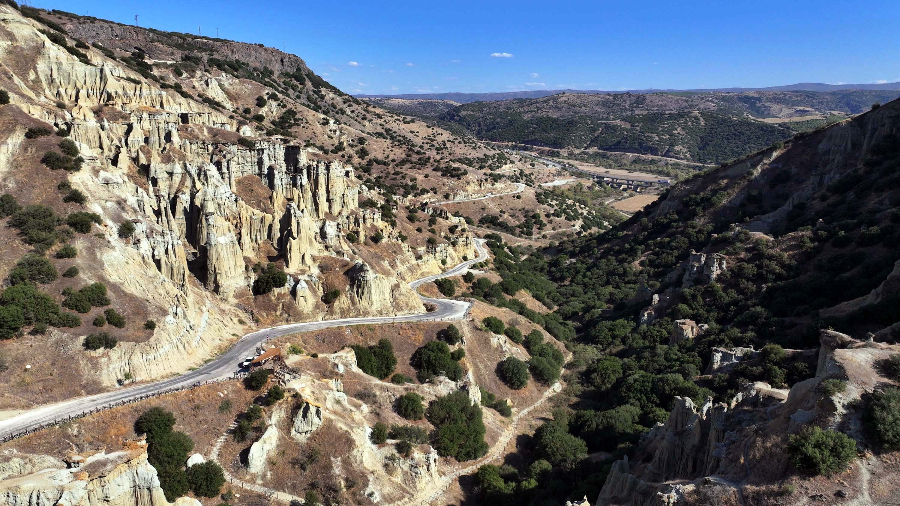 Ege'nin Kapadokya'sı Kula Peribacaları hayran bırakıyor