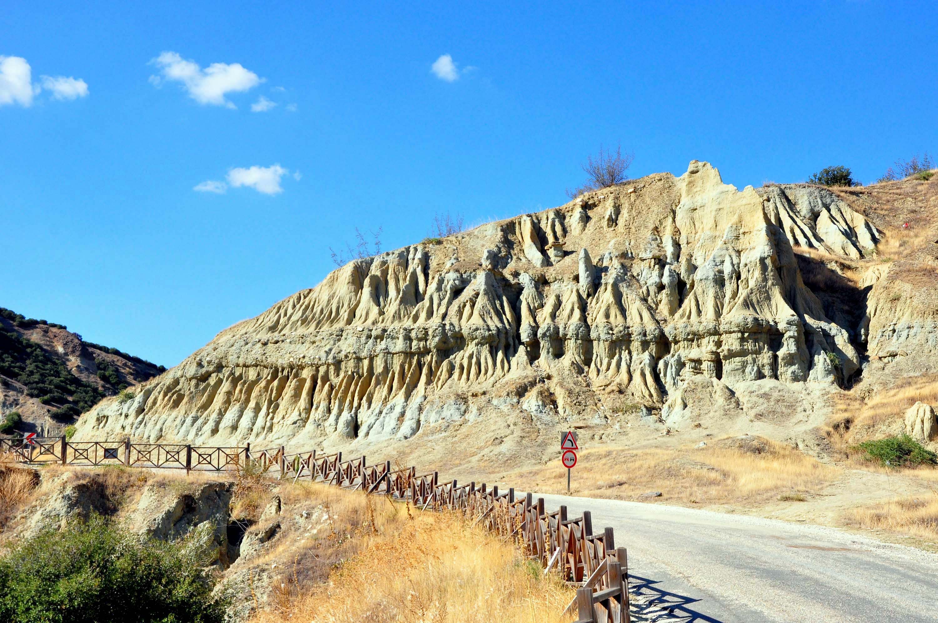 Ege'nin Kapadokya'sı Kula Peribacaları hayran bırakıyor