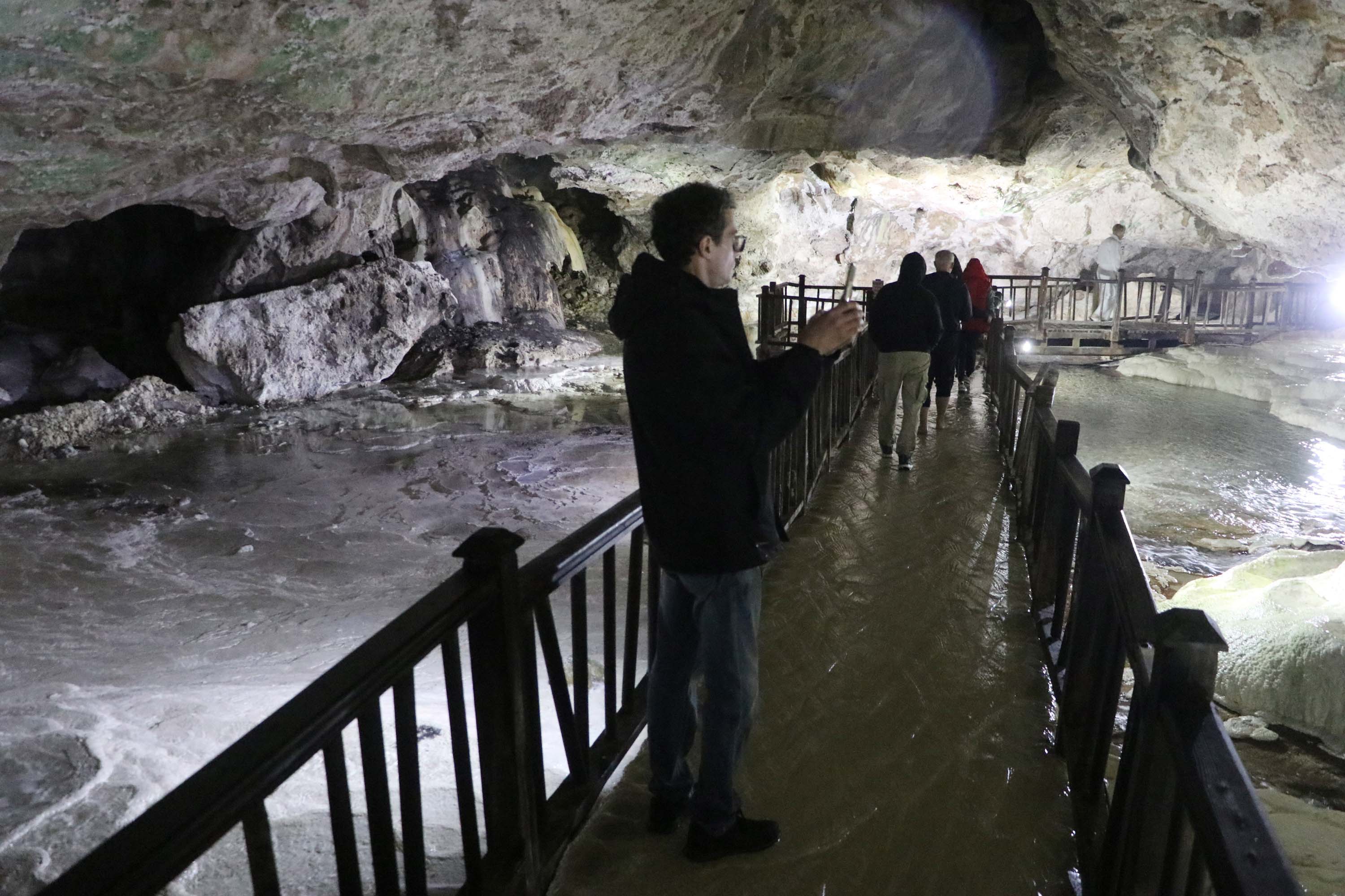 Yer altındaki gizli 'Pamukkale'; Kaklık Mağarası