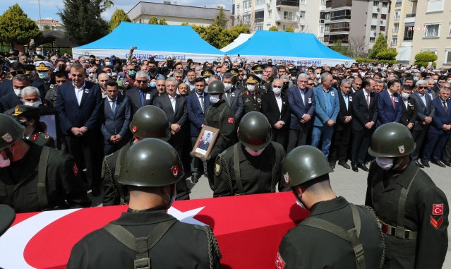 İzmir şehidini gözyaşlarıyla uğurladı