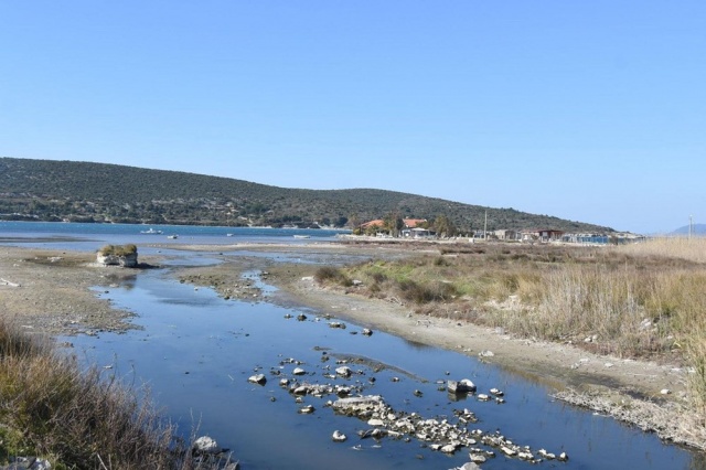 İzmir'de deniz 50 metre çekildi