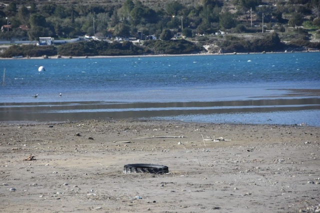 İzmir'de deniz 50 metre çekildi