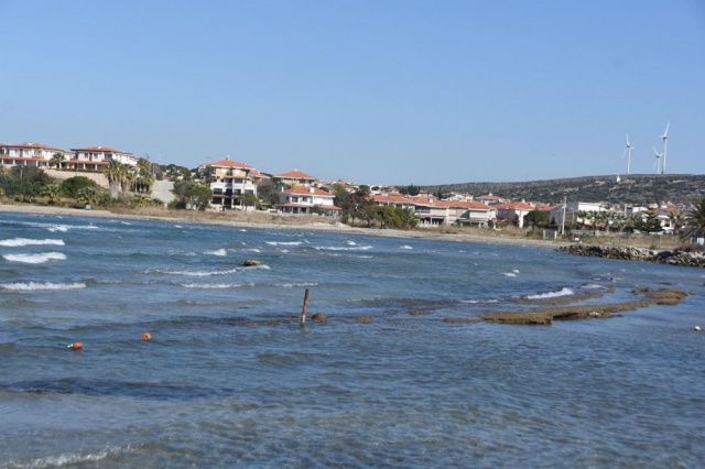 İzmir'de deniz 50 metre çekildi