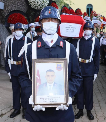 Şehit Astsubay Egemen Öztürk'ün cenazesi İzmir'de defnedildi