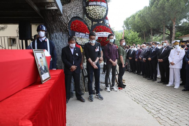 Şehit Astsubay Egemen Öztürk'ün cenazesi İzmir'de defnedildi