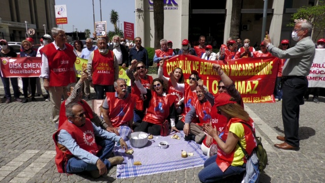 İzmir'de emeklilerden zam protestosu!