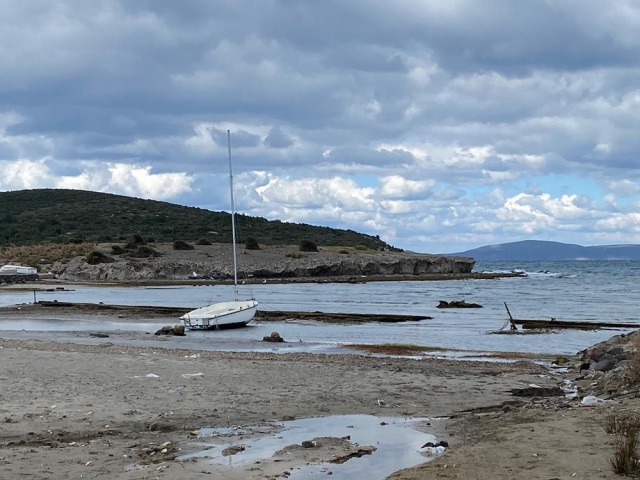 İzmir'de deniz 50 metre çekildi