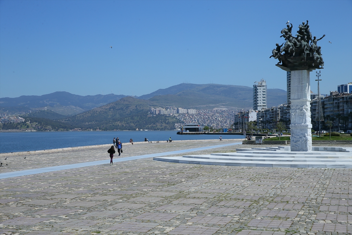 İzmir'de 'Evde kal Türkiye' çağrısına uyuluyor